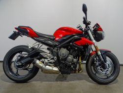 STREET TRIPLE S A2