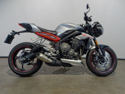 STREET TRIPLE R