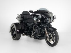FLHTCUTGSE CVO Tri Glide Custo