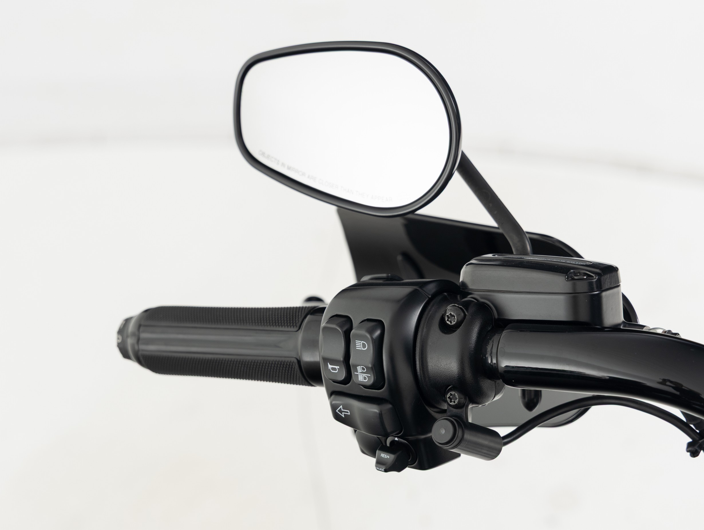 HARLEY-DAVIDSON FLHRXS Road King Special Vivid