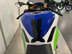KAWASAKI Ninja ZX 6 R