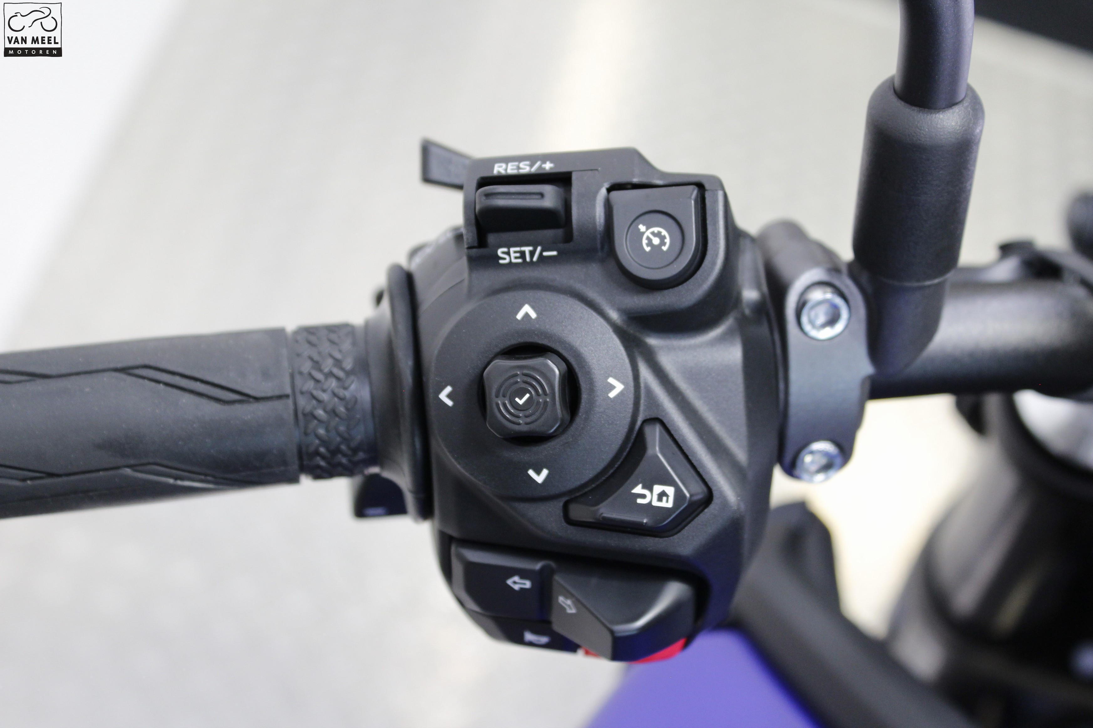 YAMAHA - MT 09 ABS Y-AMT