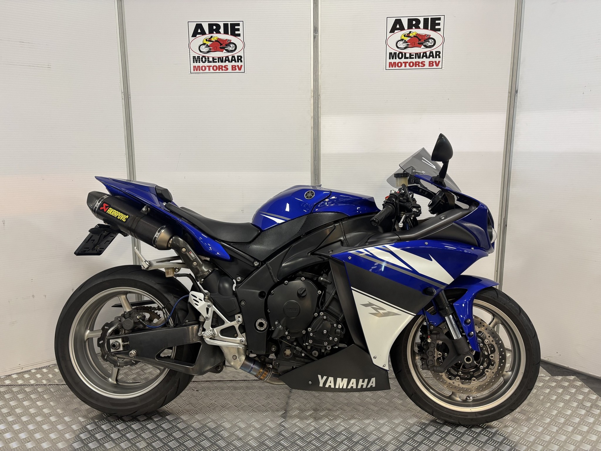 YAMAHA YZF R1