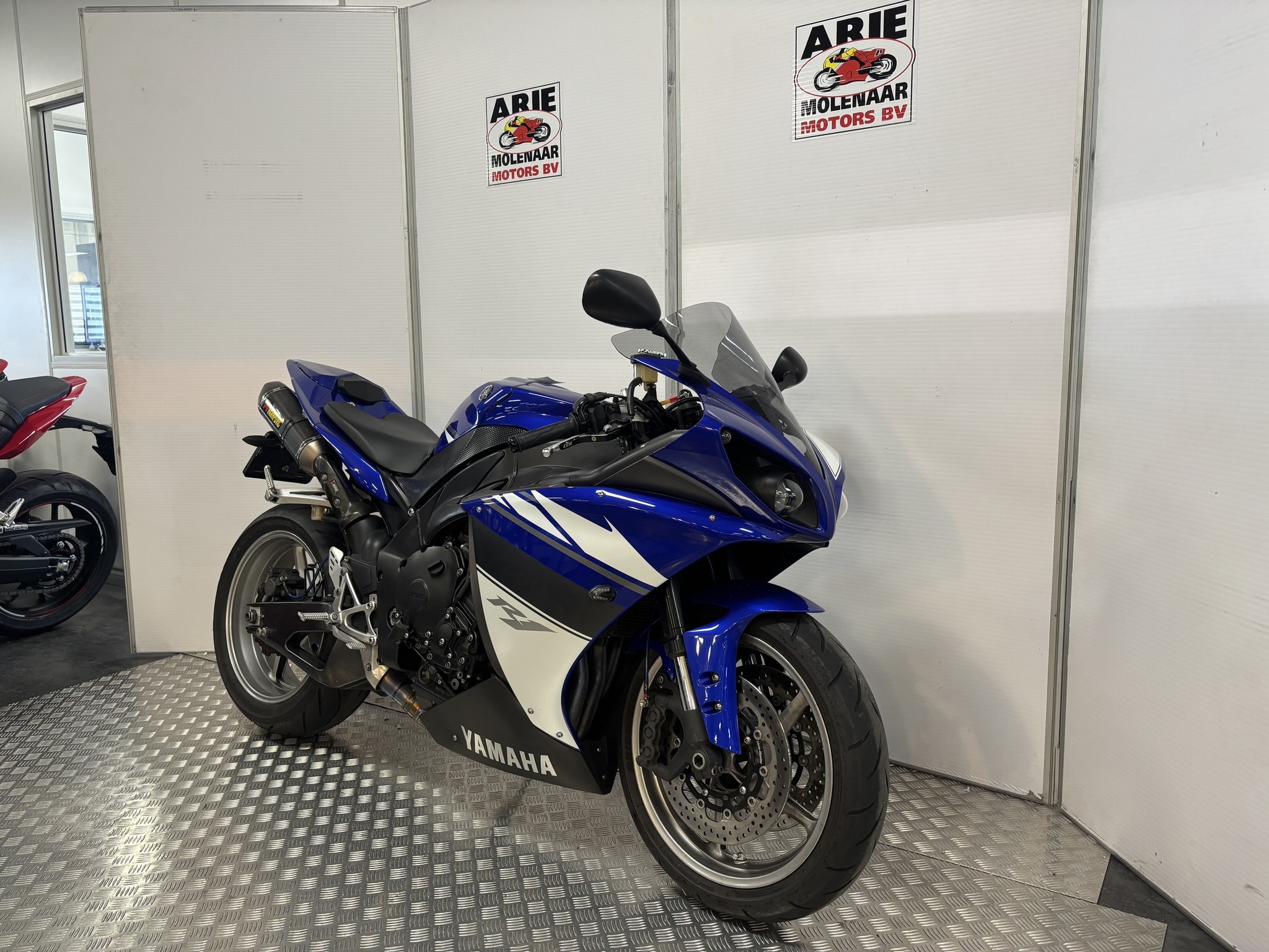 YAMAHA YZF R1