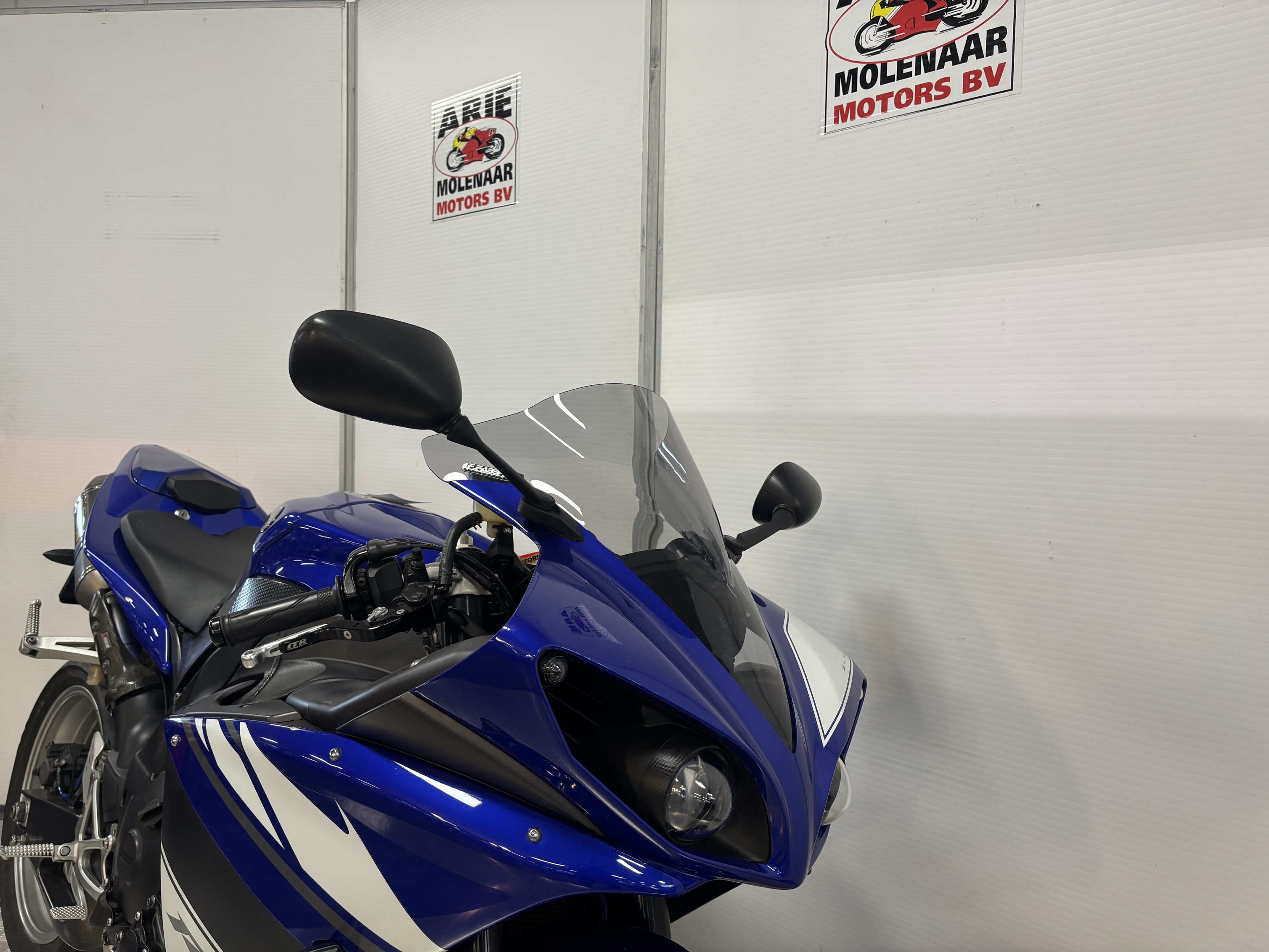 YAMAHA YZF R1
