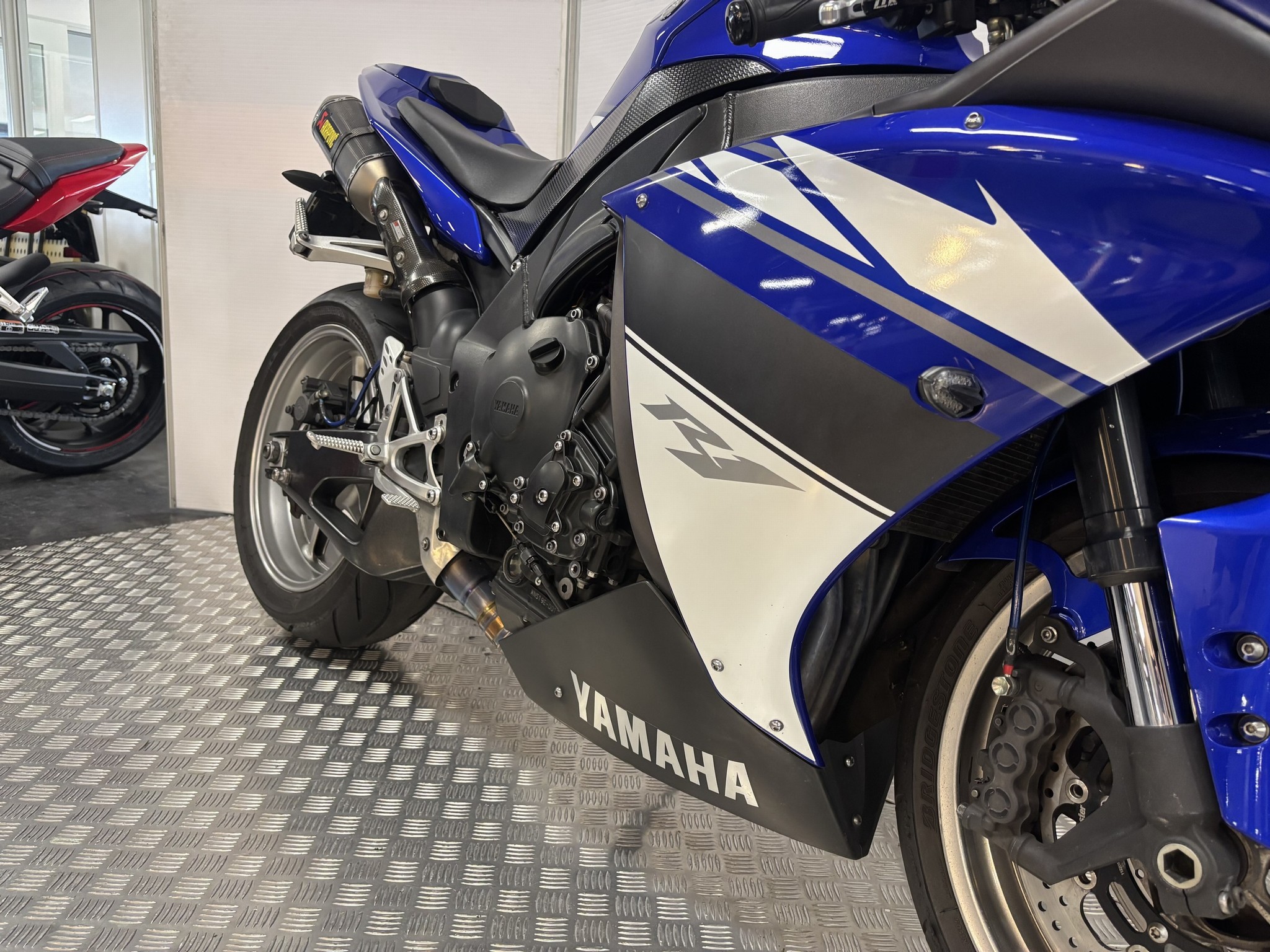 YAMAHA YZF R1