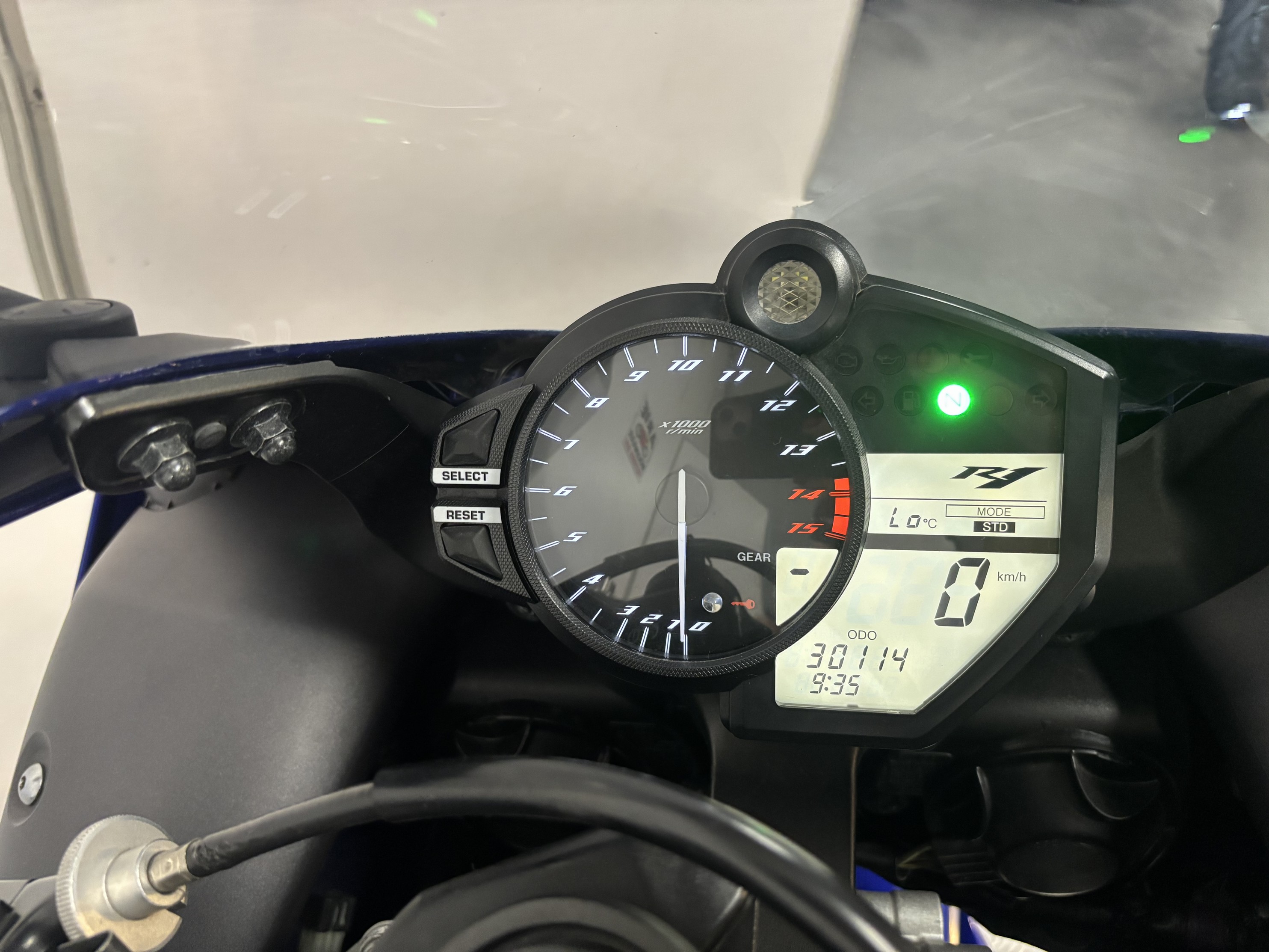 YAMAHA YZF R1