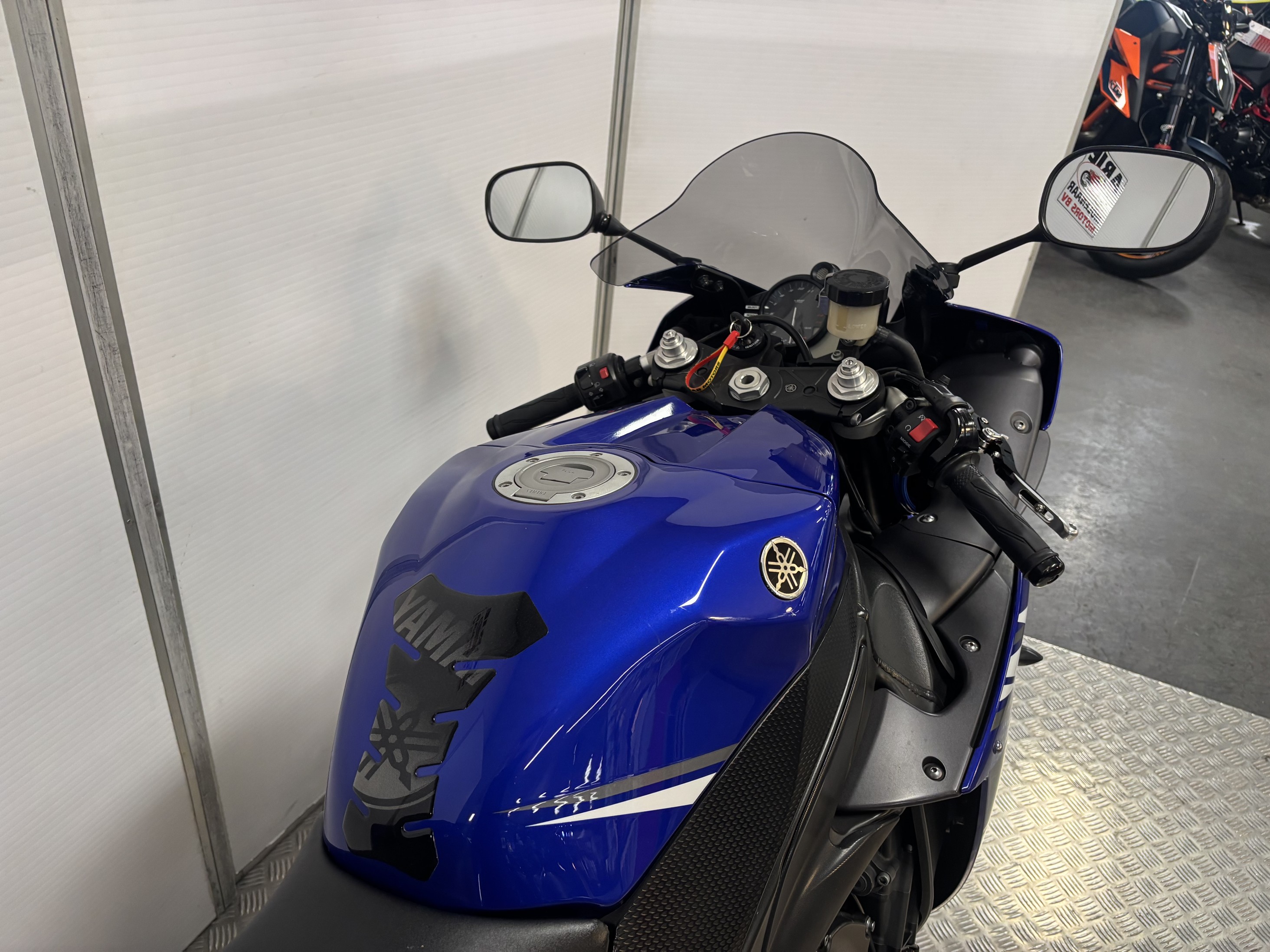 YAMAHA YZF R1