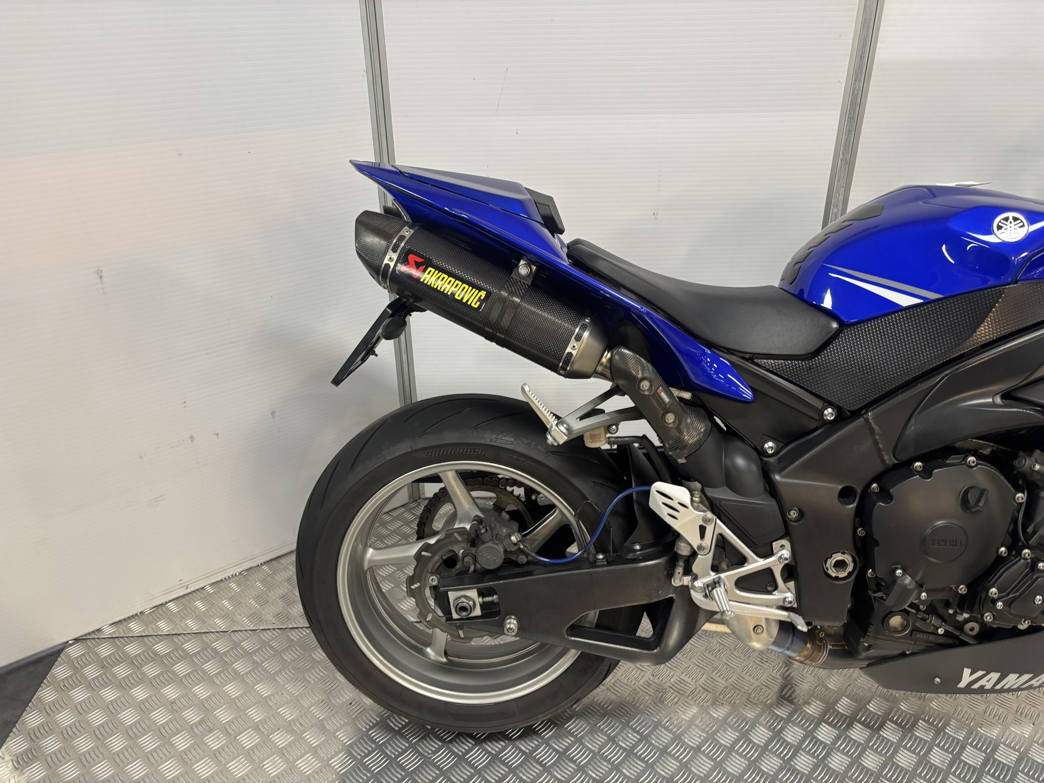 YAMAHA YZF R1