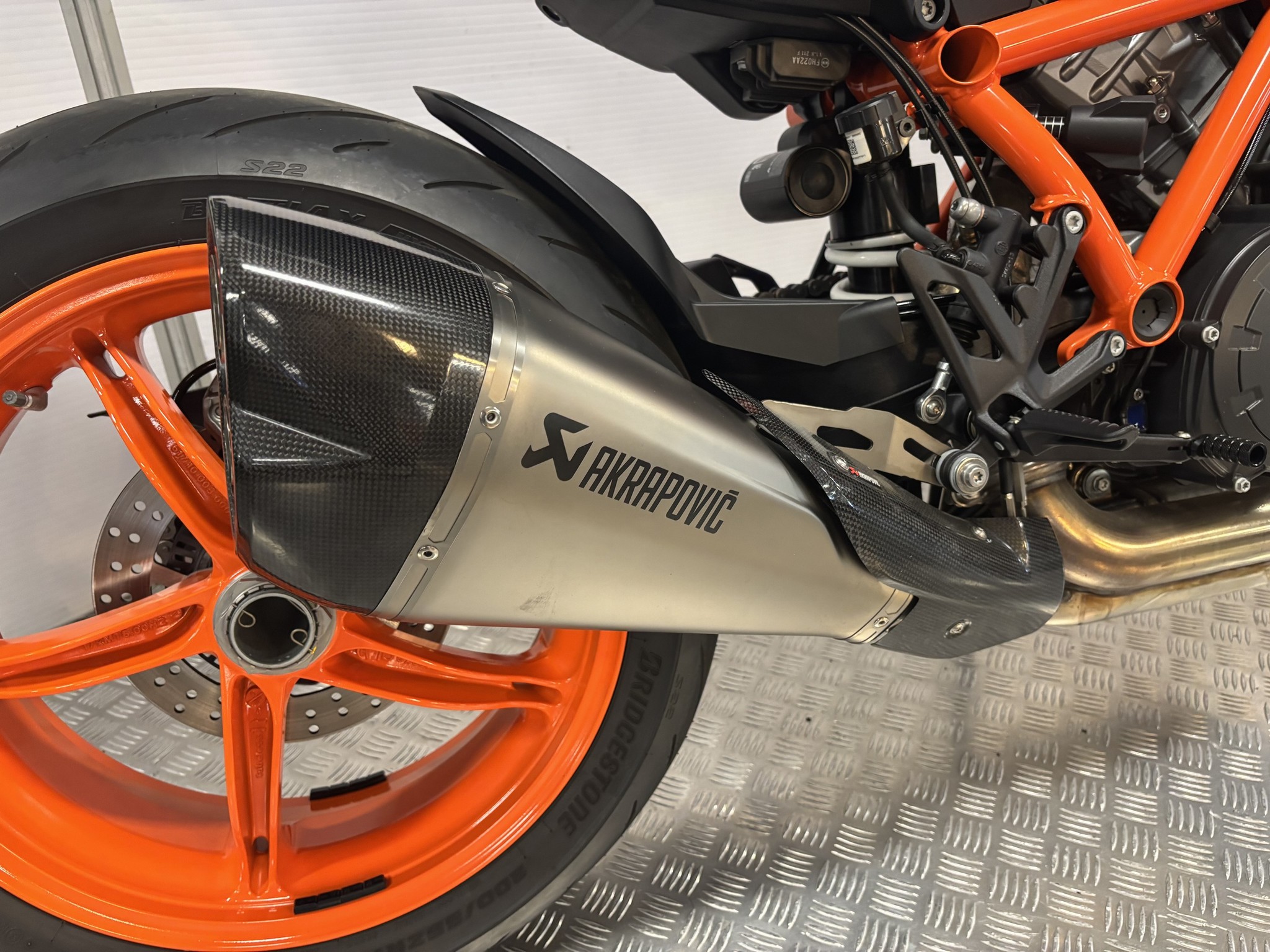 KTM - 1290 Superduke R Final Edition
