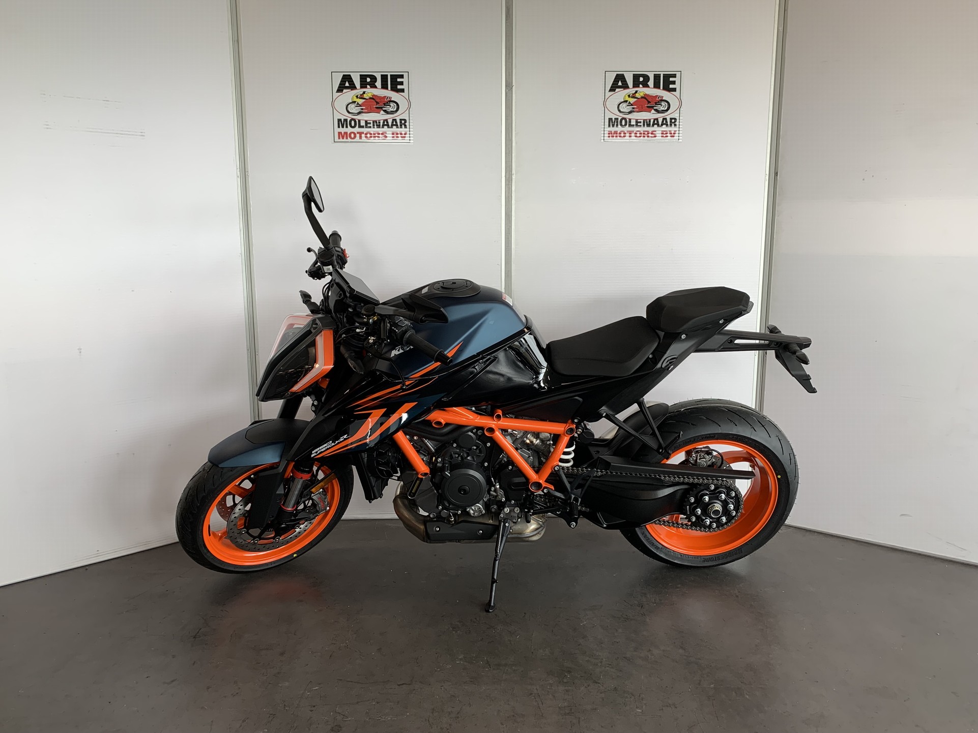 KTM - 1290 Super Duke R Nu Met grati