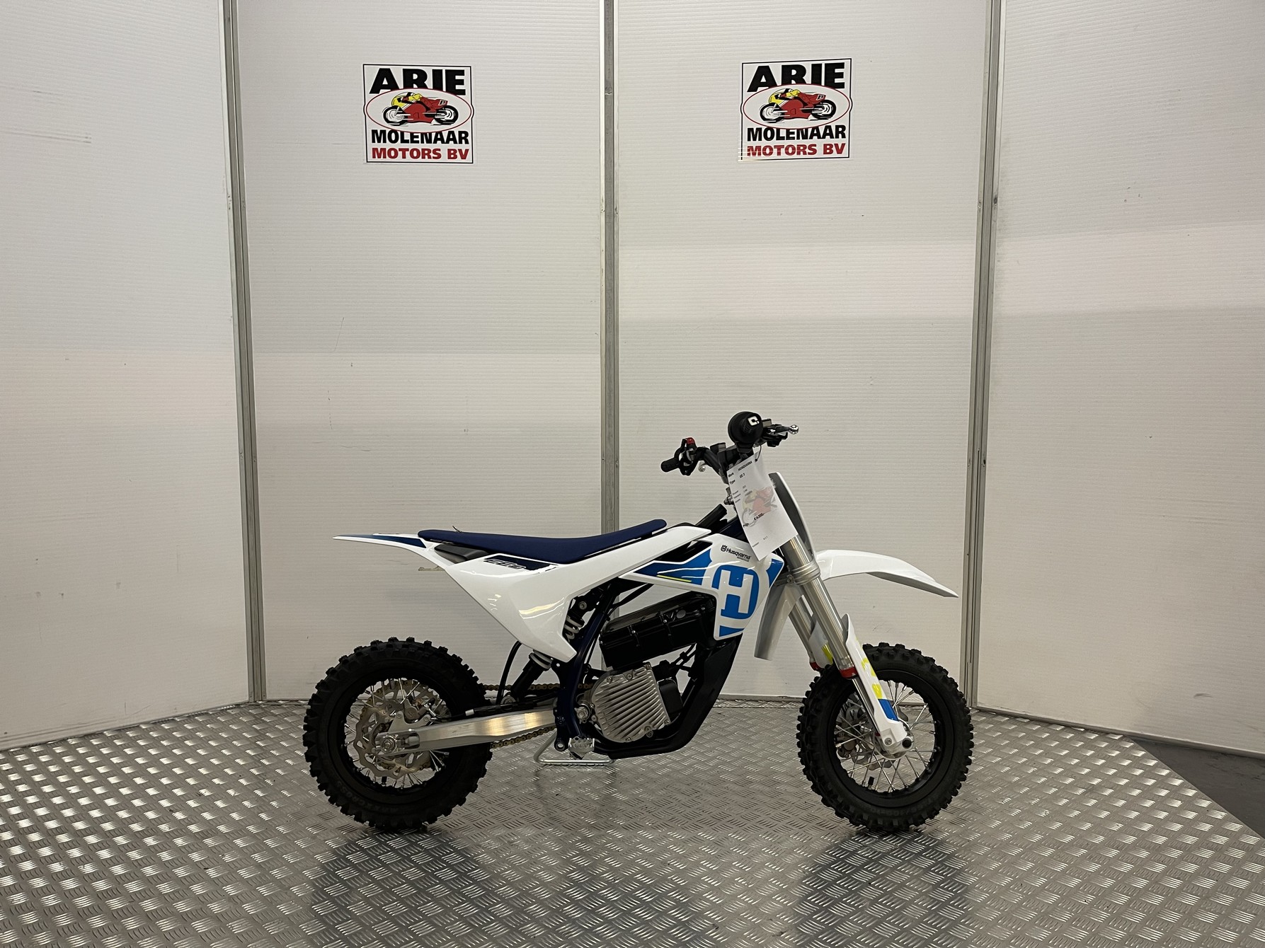 HUSQVARNA - EE 3