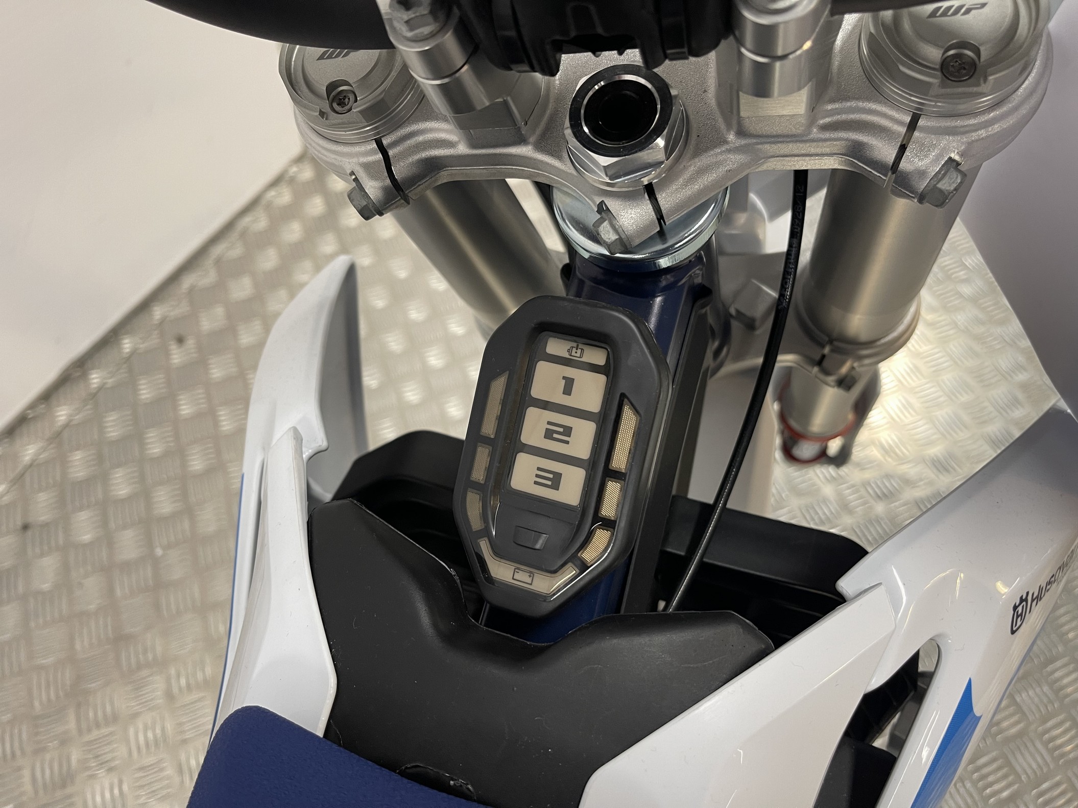 HUSQVARNA - EE 3