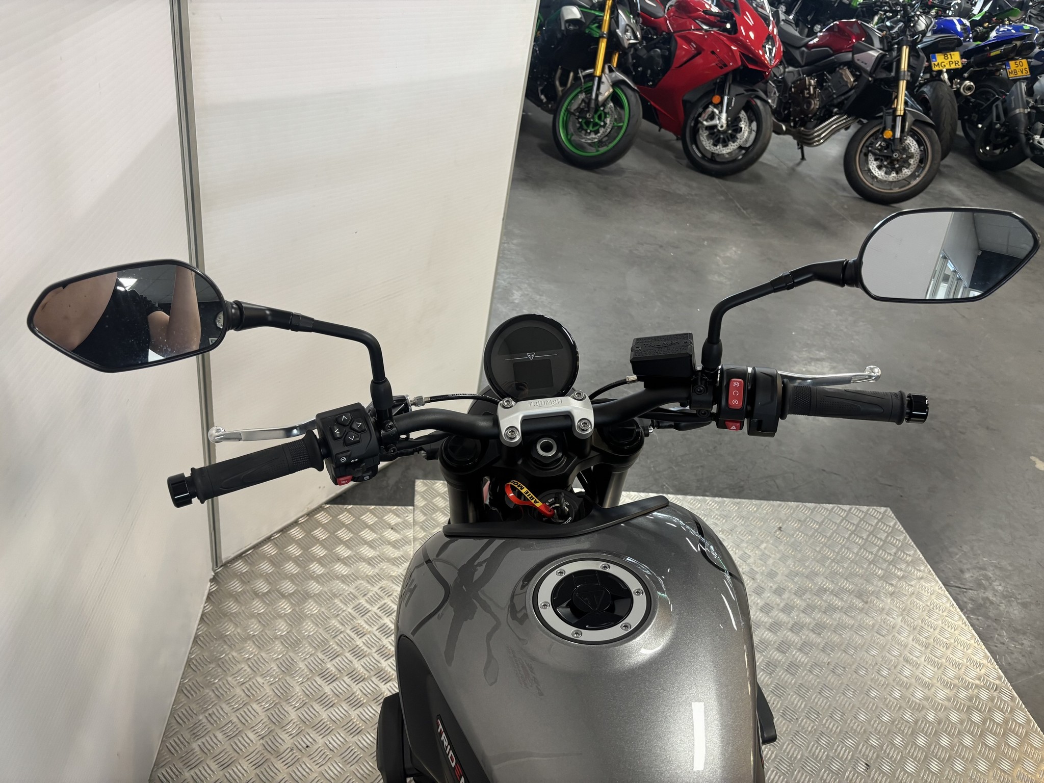 TRIUMPH trident 660