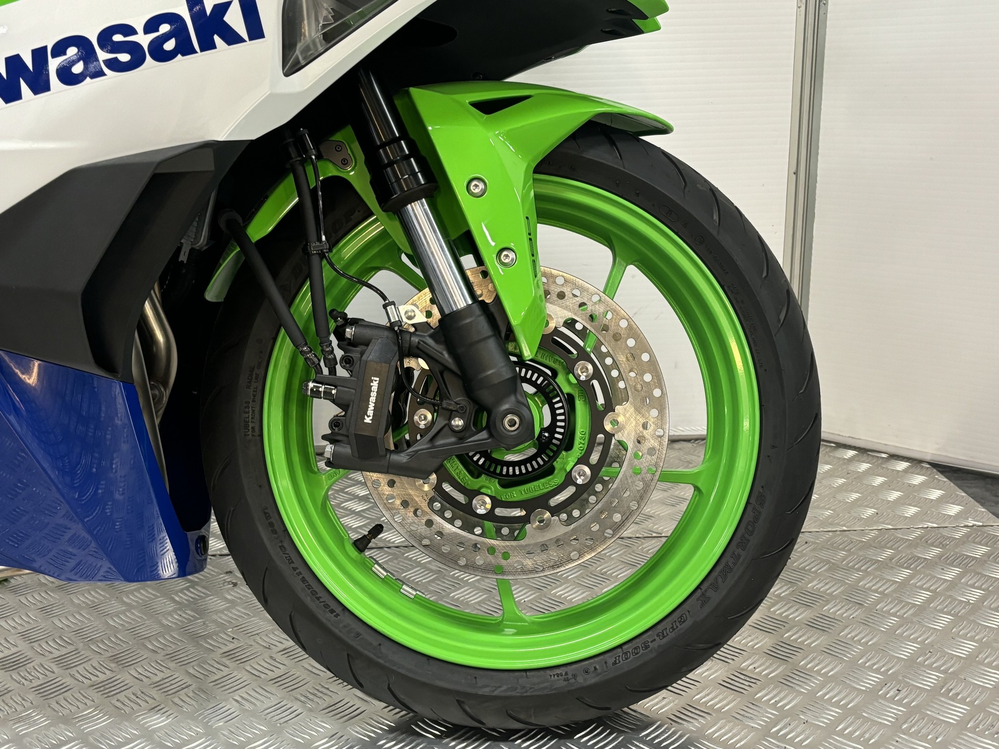 KAWASAKI Ninja ZX 4 RR