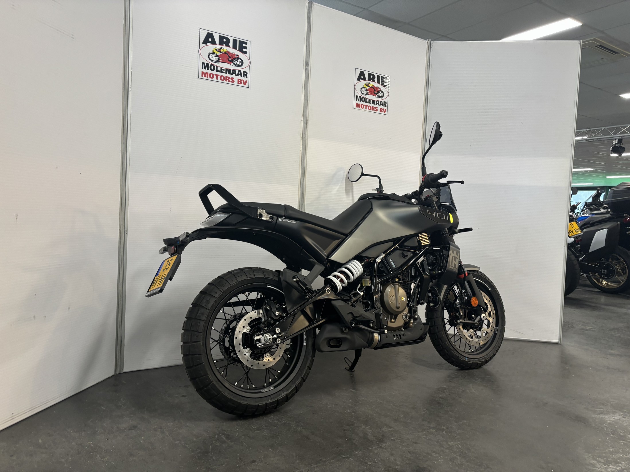 HUSQVARNA - SVARTPILEN 401