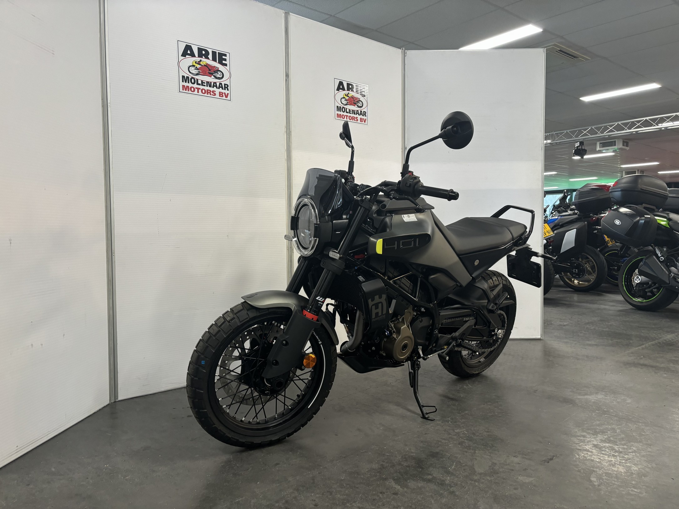 HUSQVARNA - SVARTPILEN 401