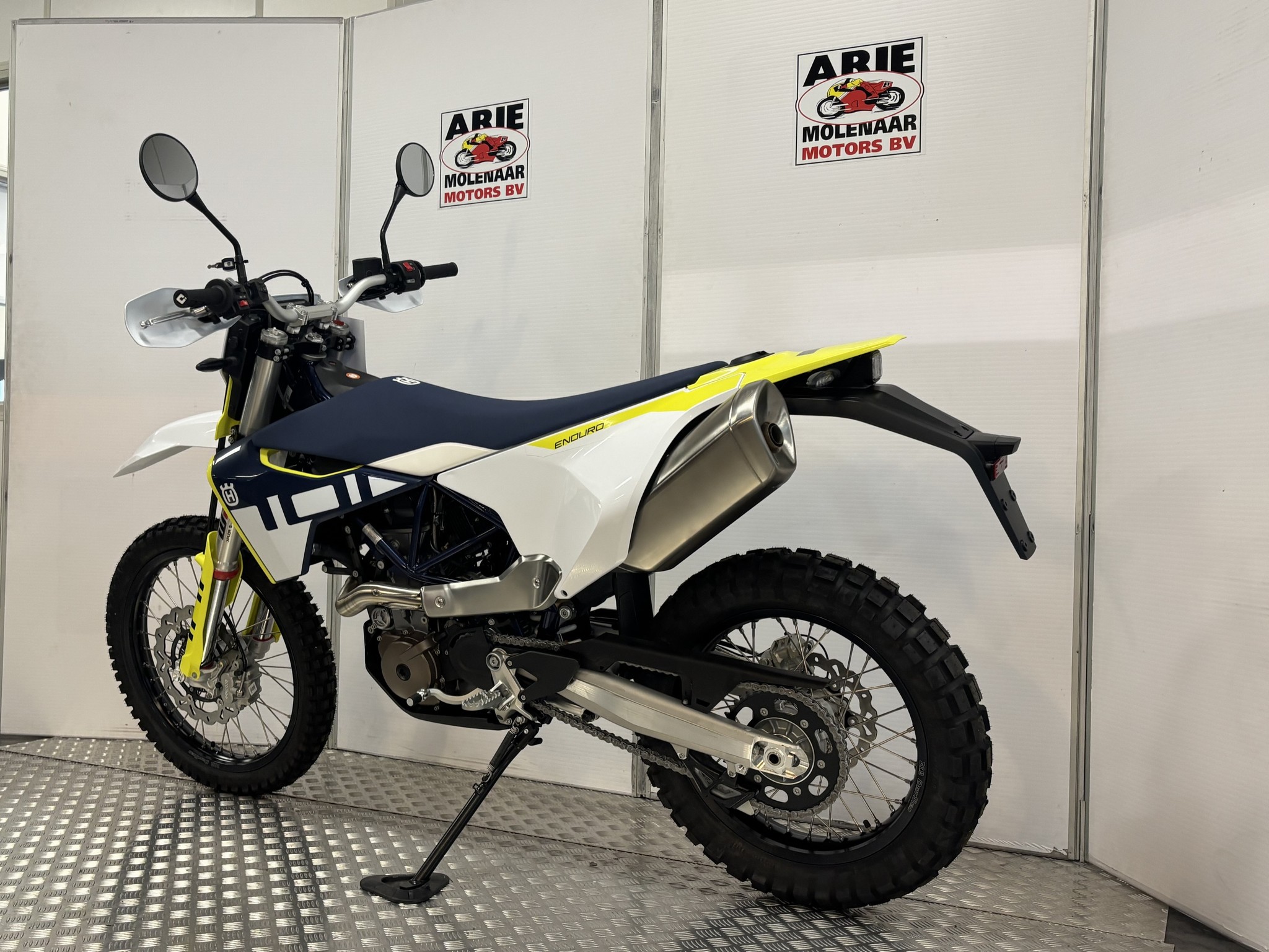 HUSQVARNA - 701 ENDURO