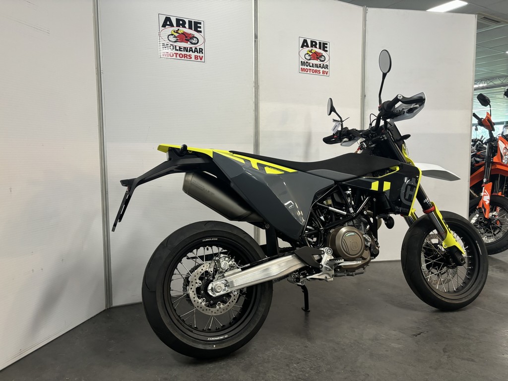 HUSQVARNA - 701 SUPERMOTO