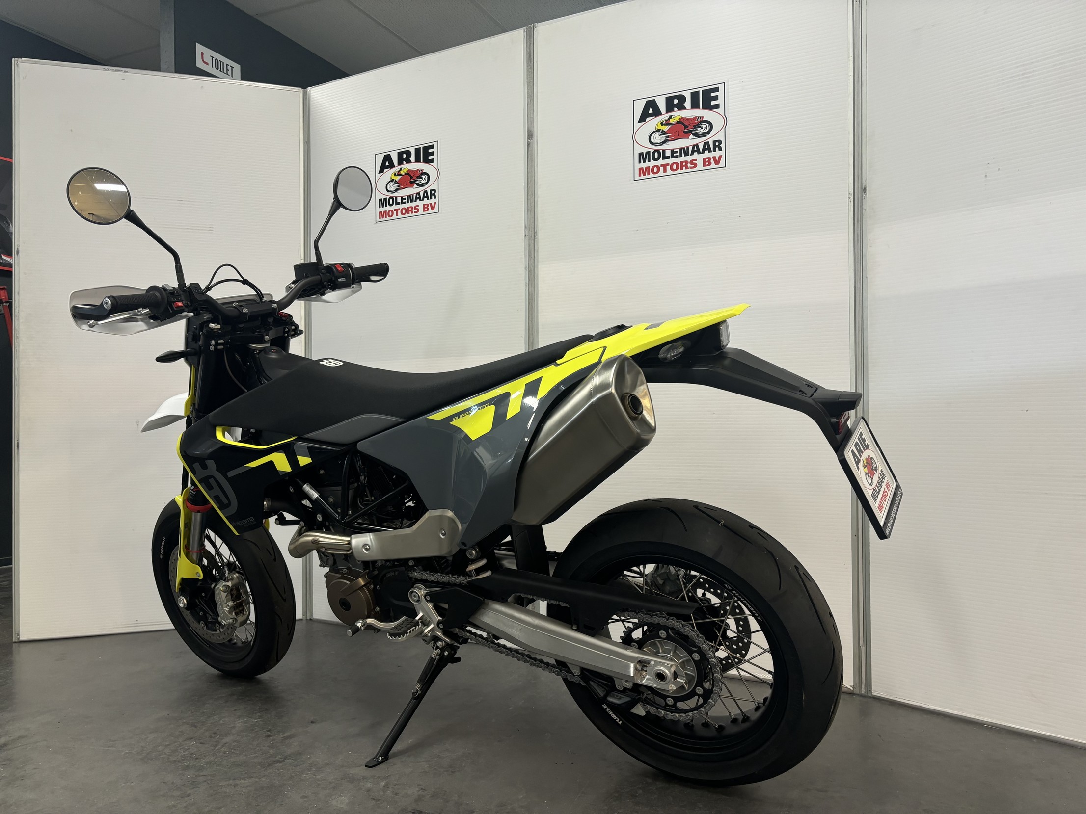 HUSQVARNA - 701 SUPERMOTO