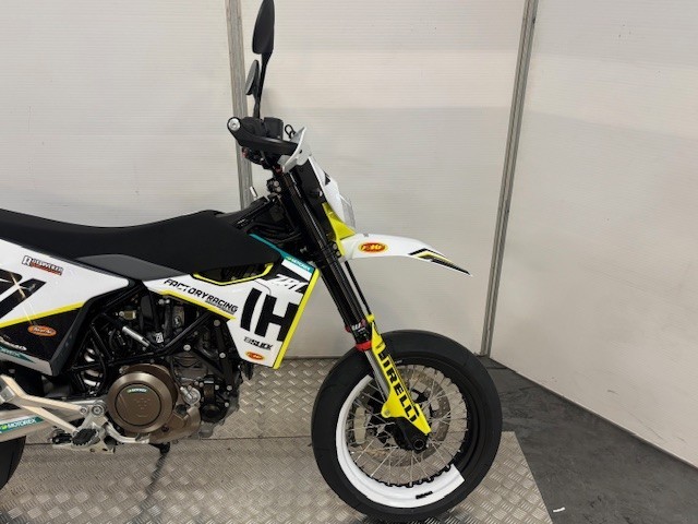 HUSQVARNA - 701 SUPERMOTO
