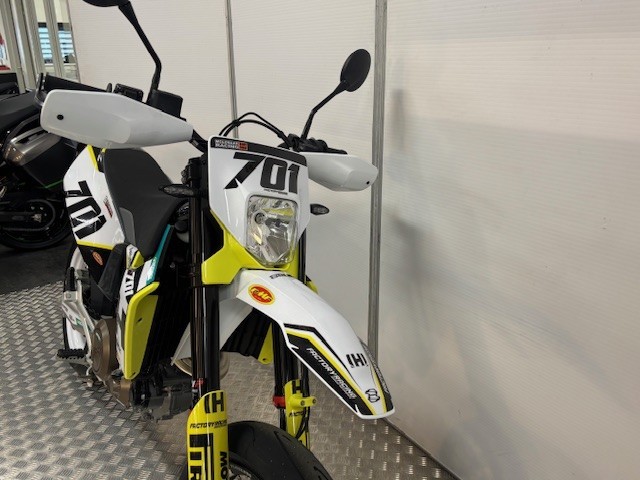 HUSQVARNA - 701 SUPERMOTO