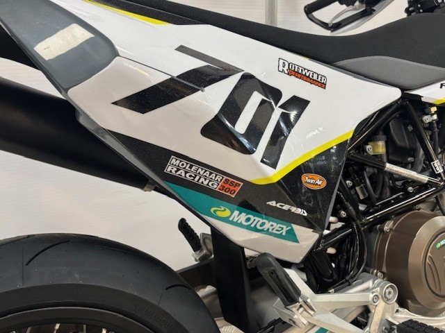 HUSQVARNA - 701 SUPERMOTO