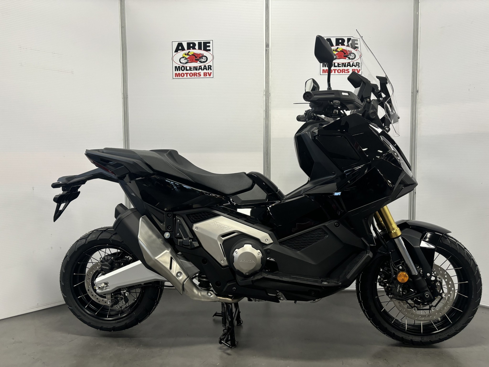 HONDA - X-ADV 750 DIRECT RIJDEN