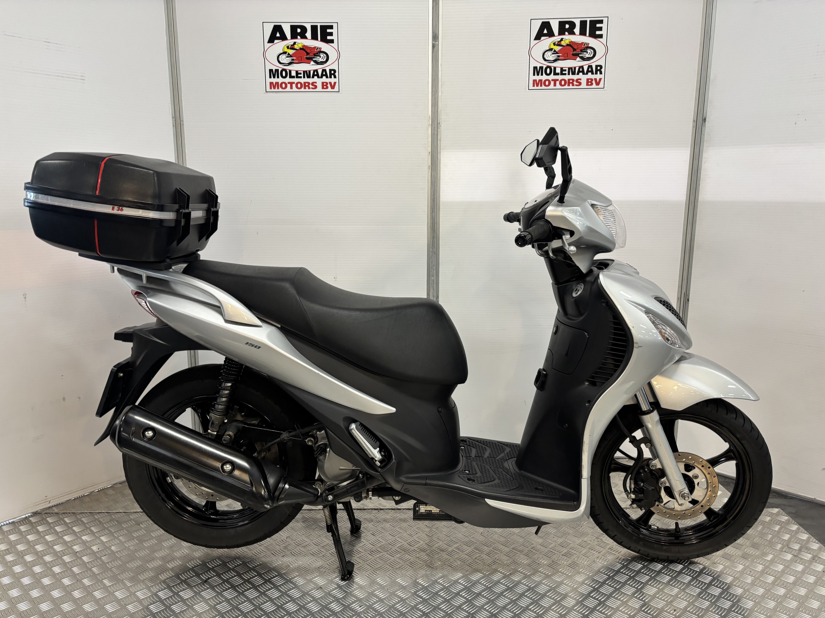 SUZUKI SIXTEEN 150