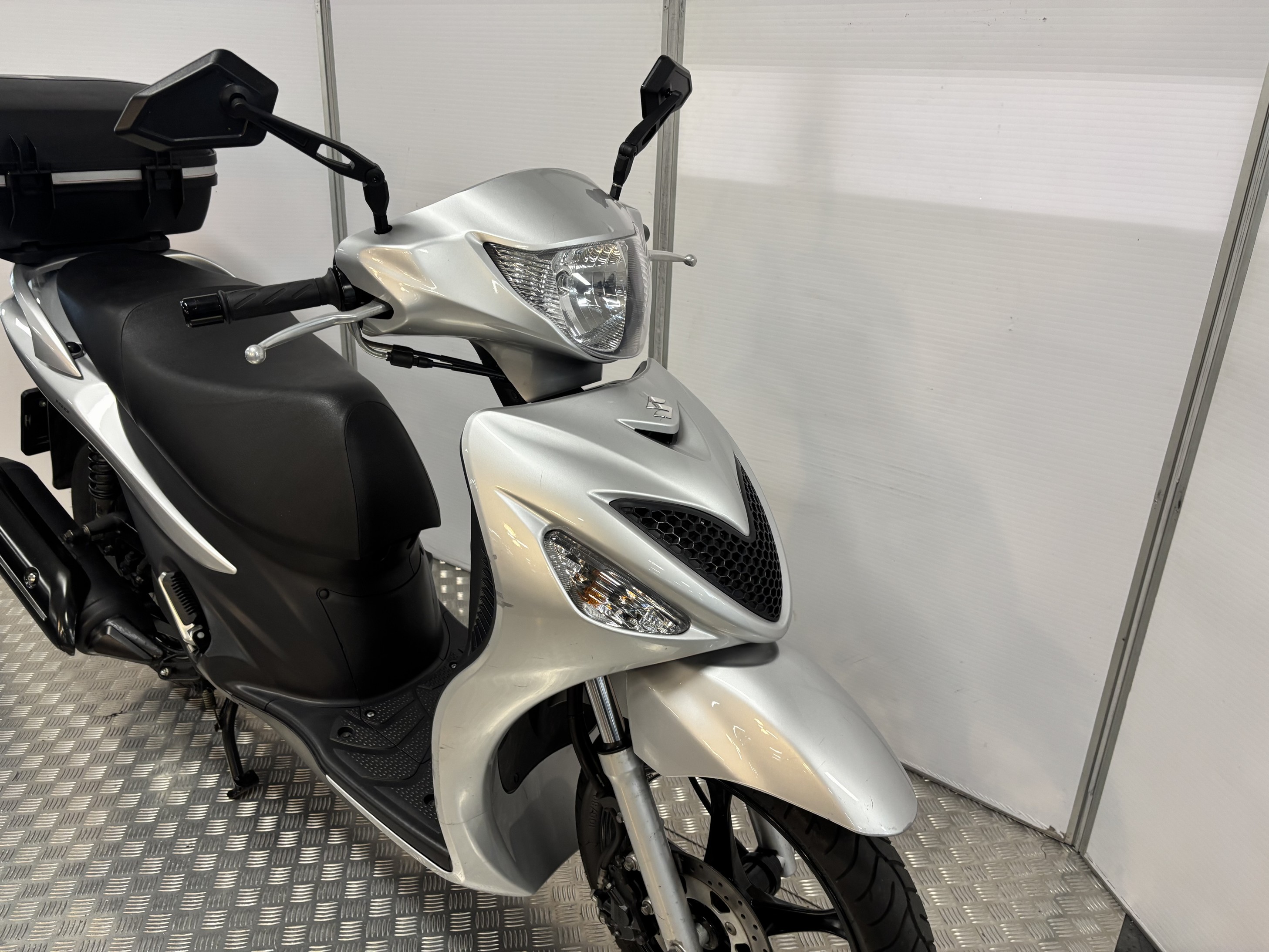 SUZUKI SIXTEEN 150