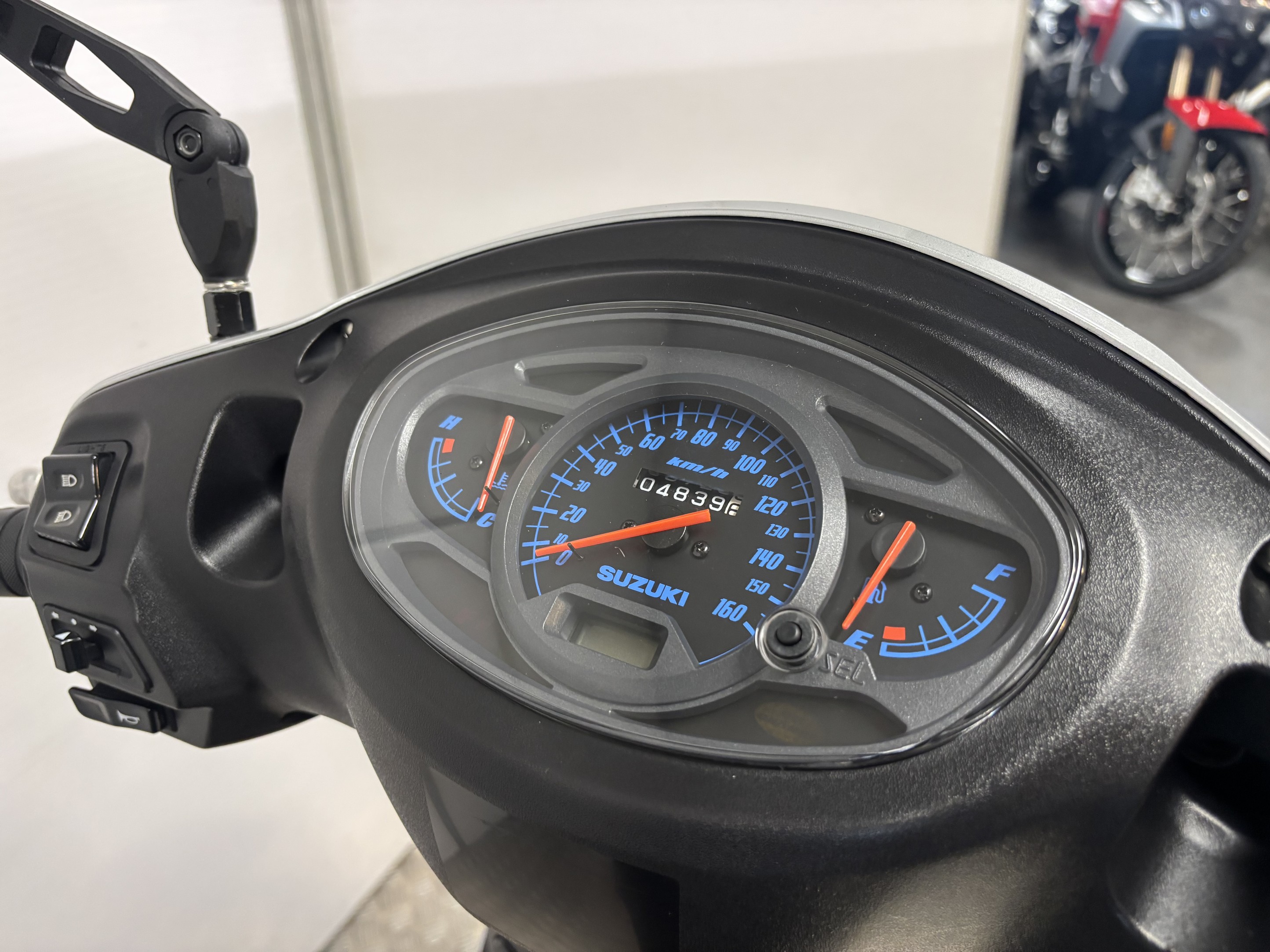 SUZUKI SIXTEEN 150