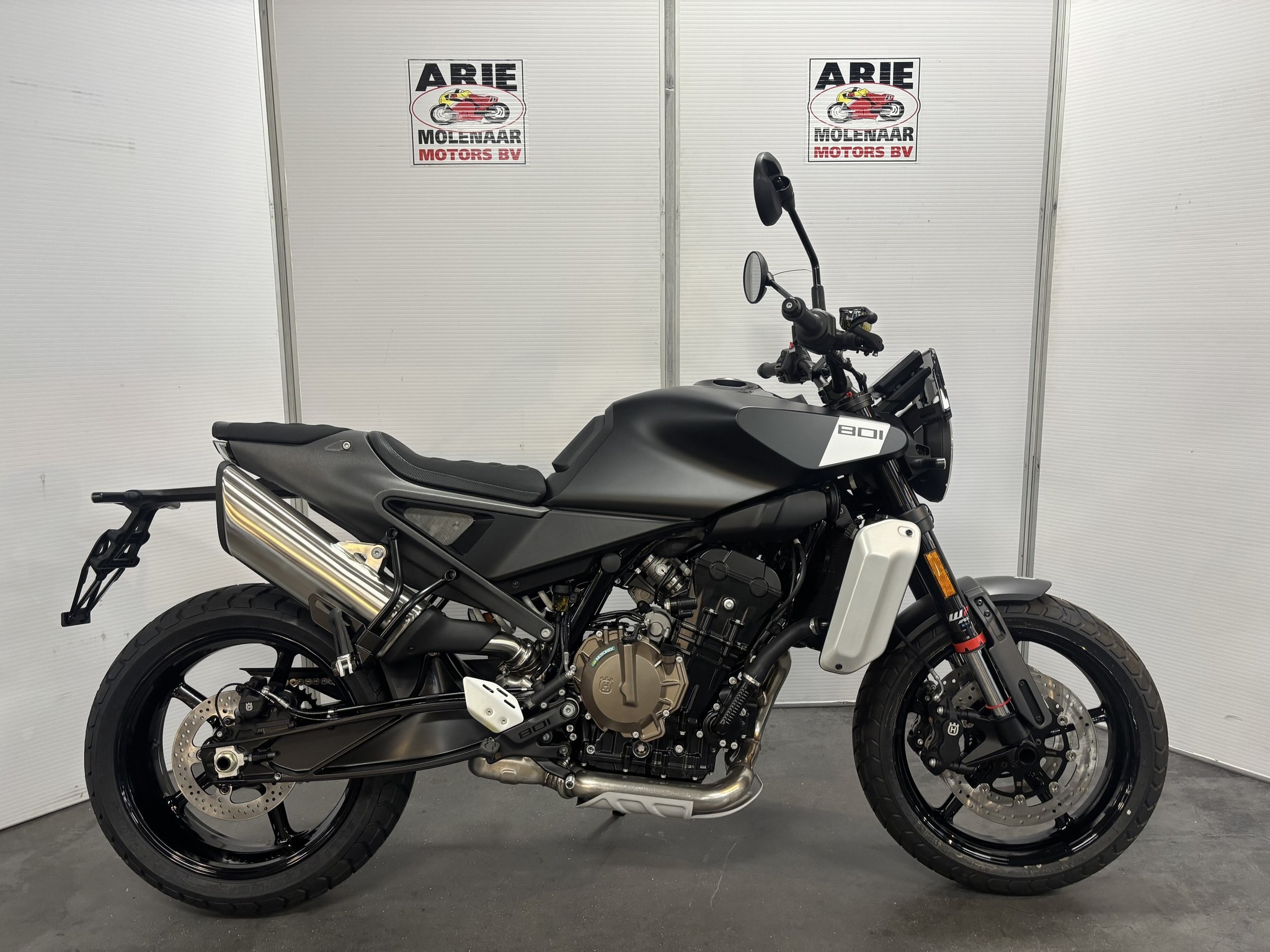 HUSQVARNA SVARTPILEN 801