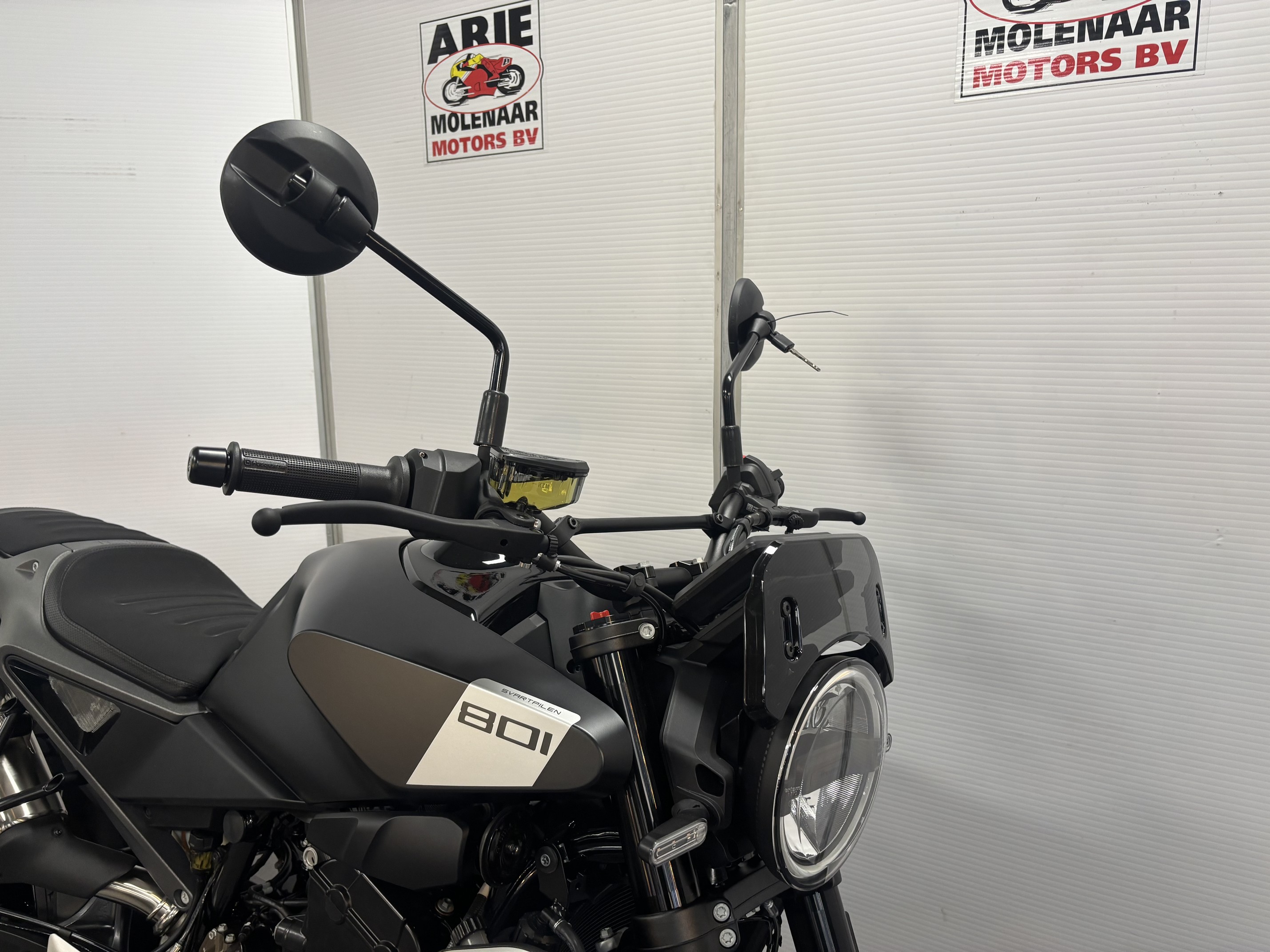 HUSQVARNA SVARTPILEN 801
