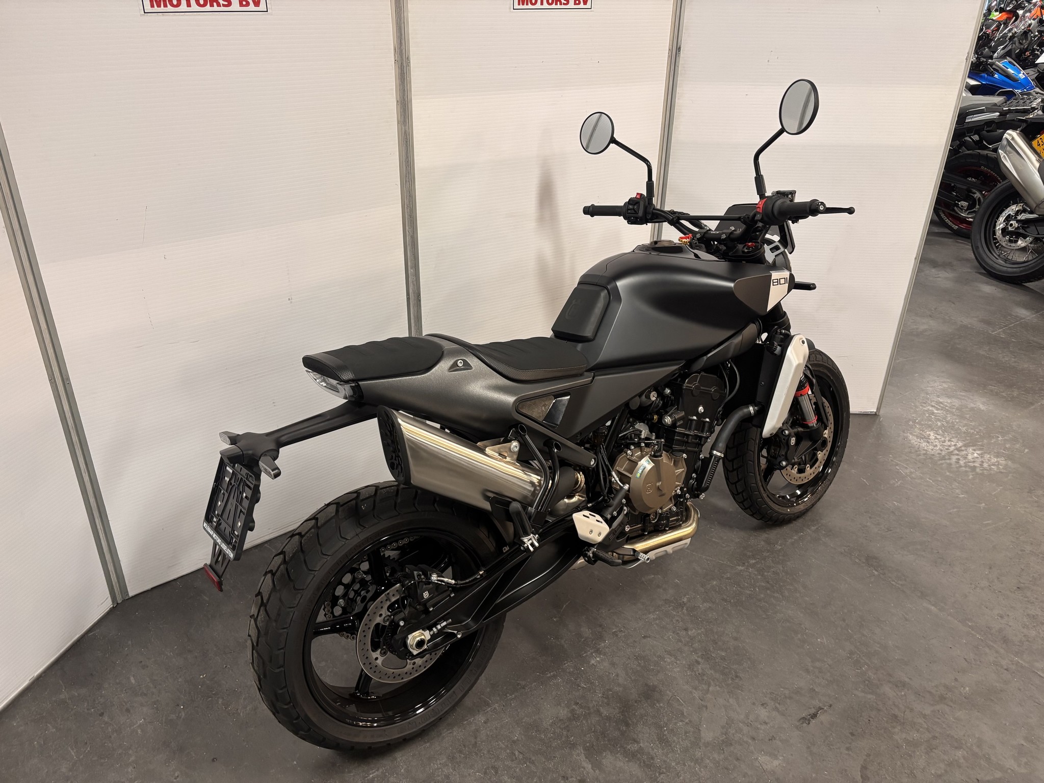 HUSQVARNA SVARTPILEN 801
