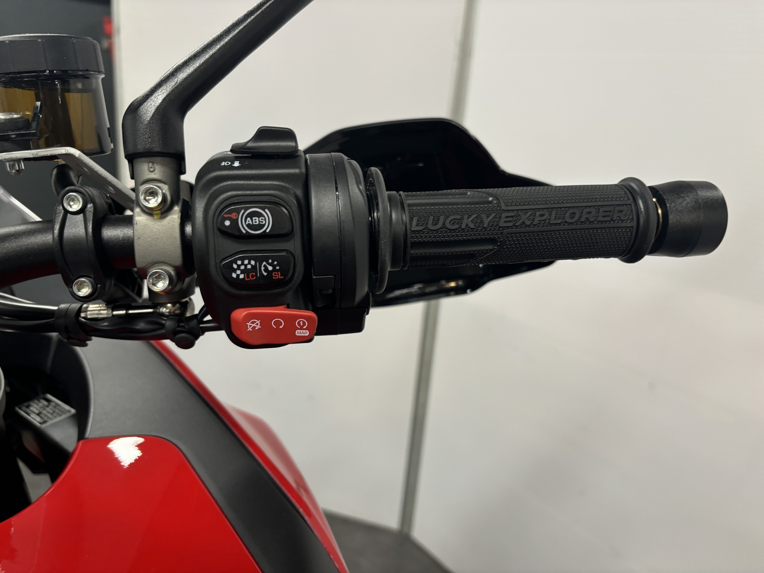 MV AGUSTA ENDURO VELOCE EAS