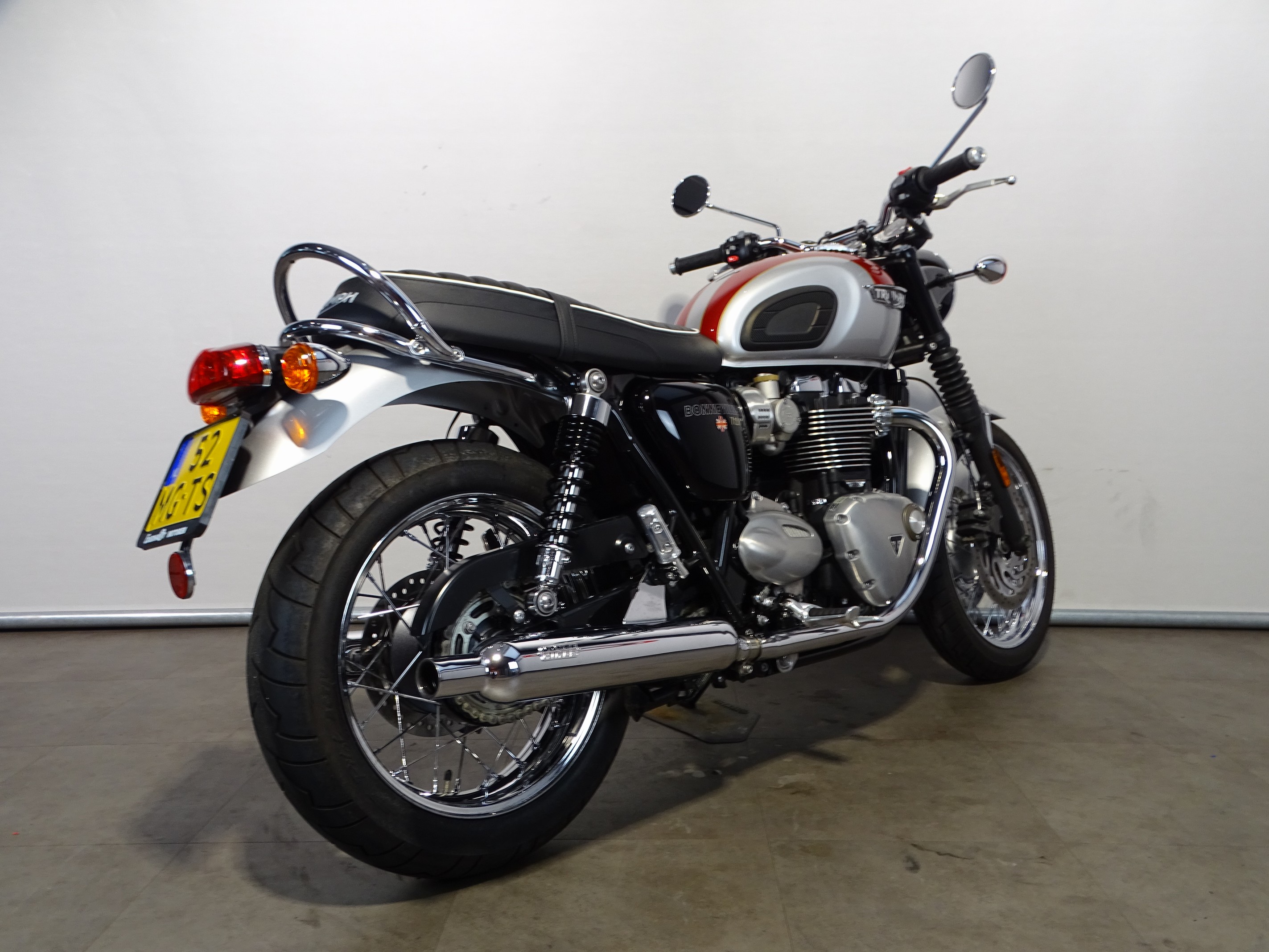TRIUMPH BONNEVILLE T 120