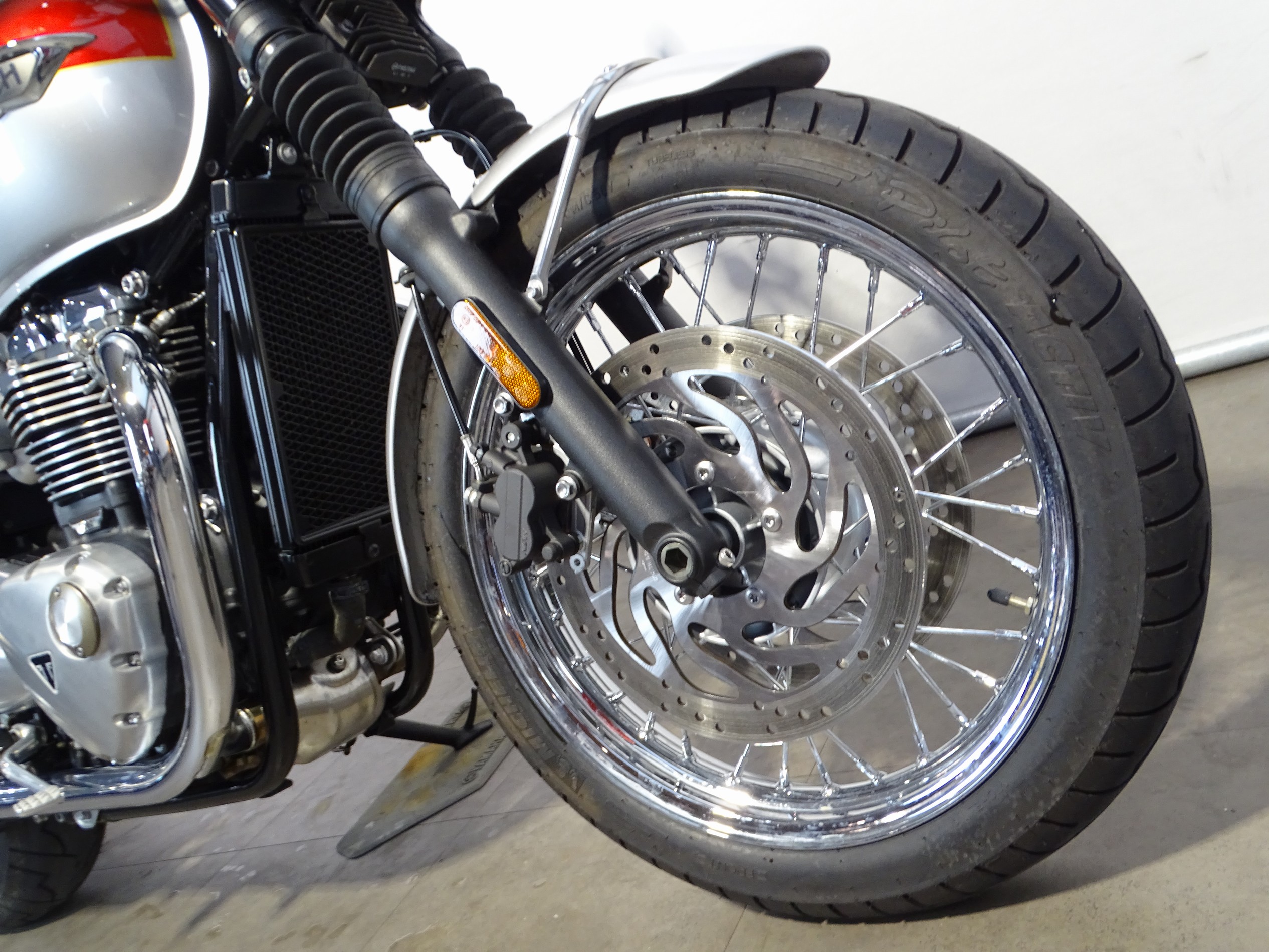 TRIUMPH BONNEVILLE T 120