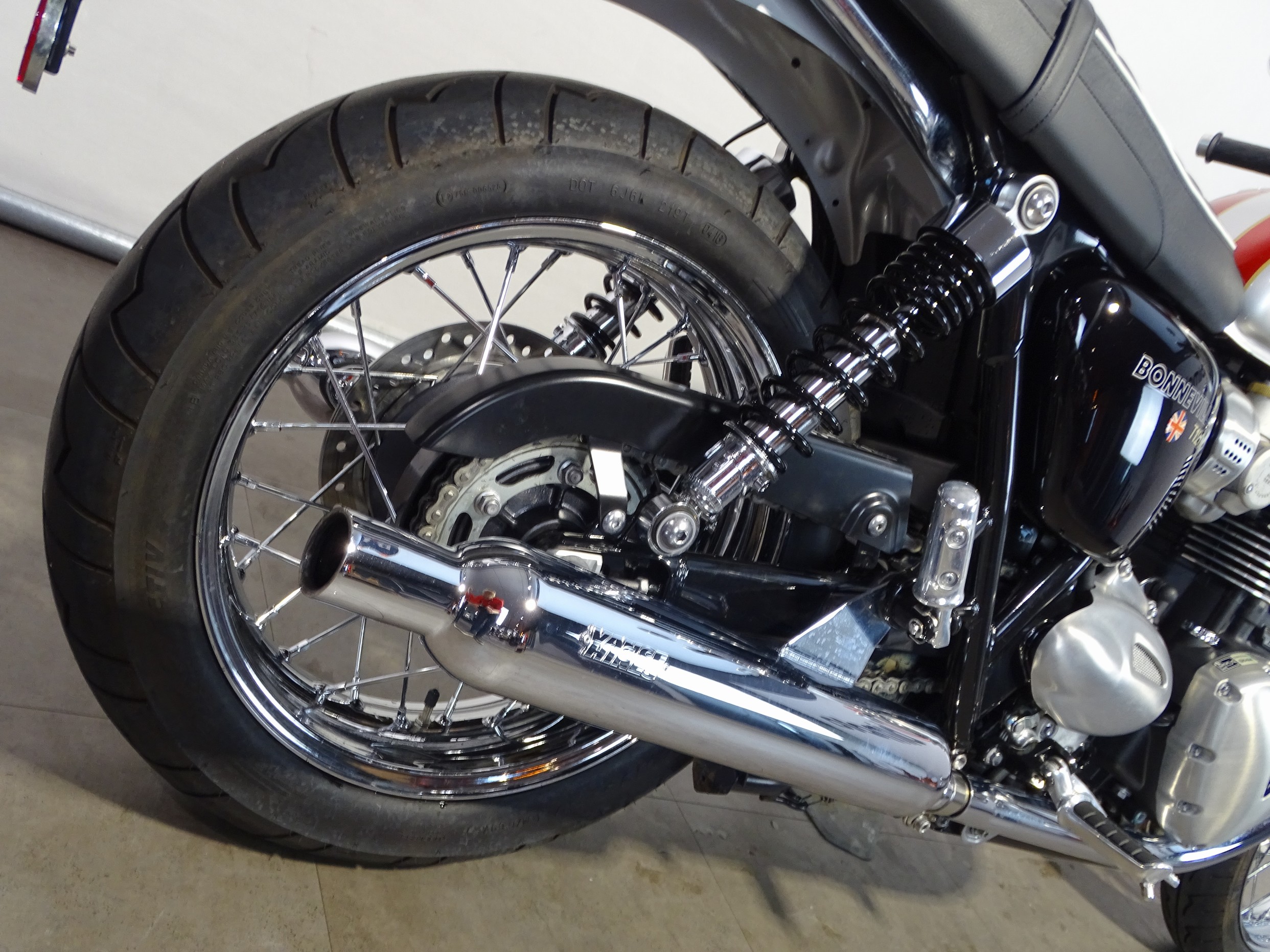 TRIUMPH BONNEVILLE T 120