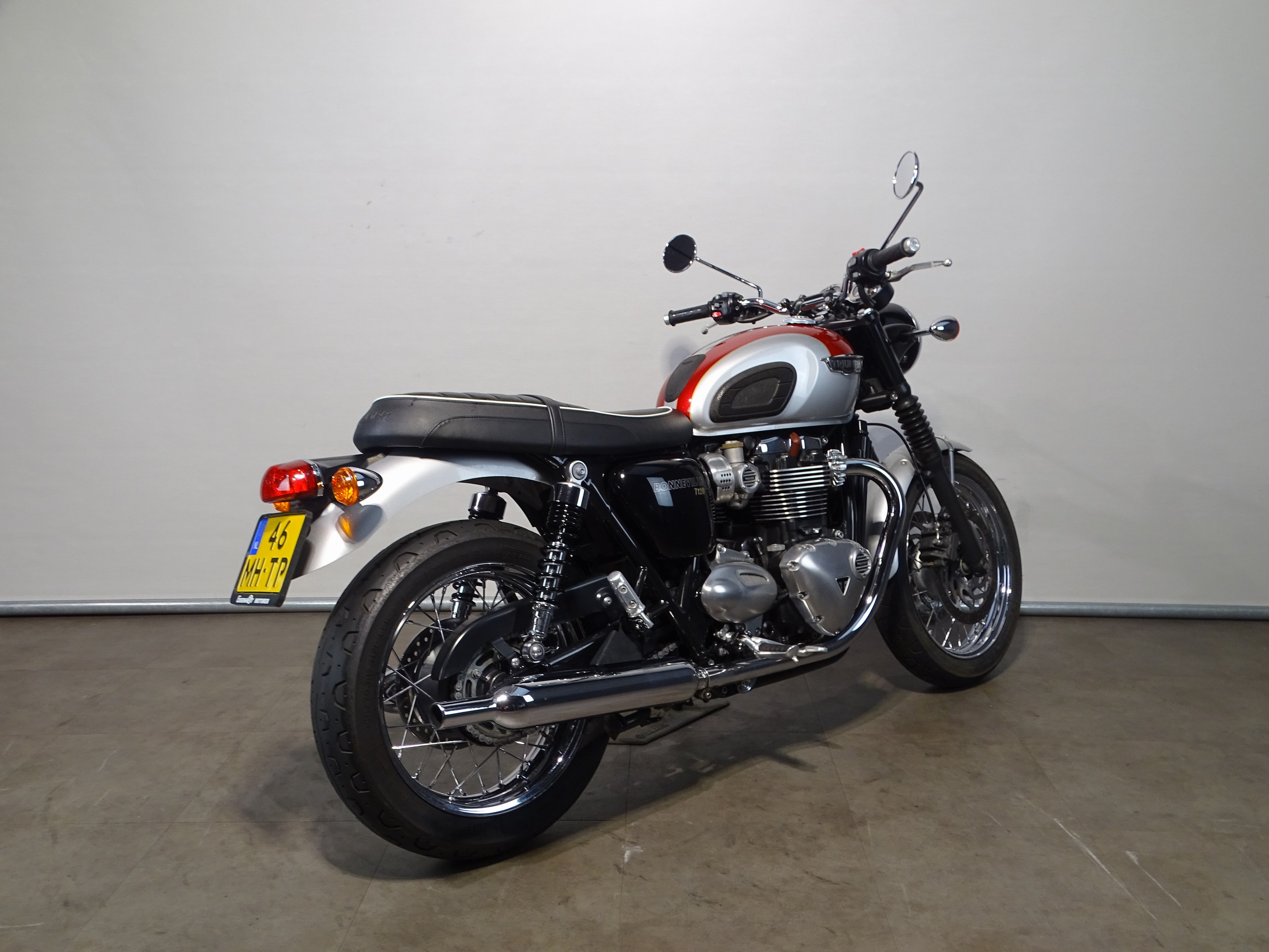 TRIUMPH BONNEVILLE T 120
