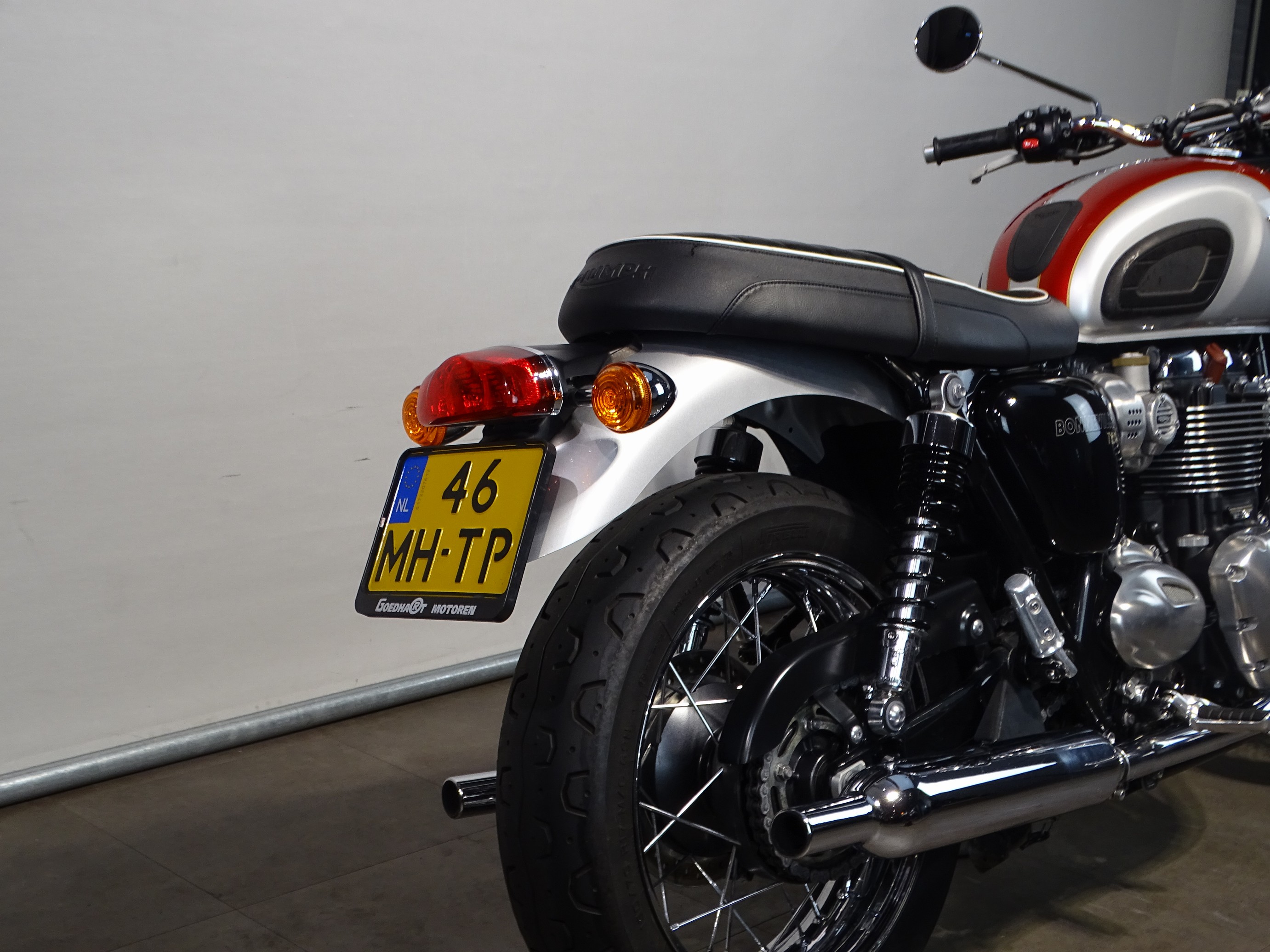 TRIUMPH BONNEVILLE T 120