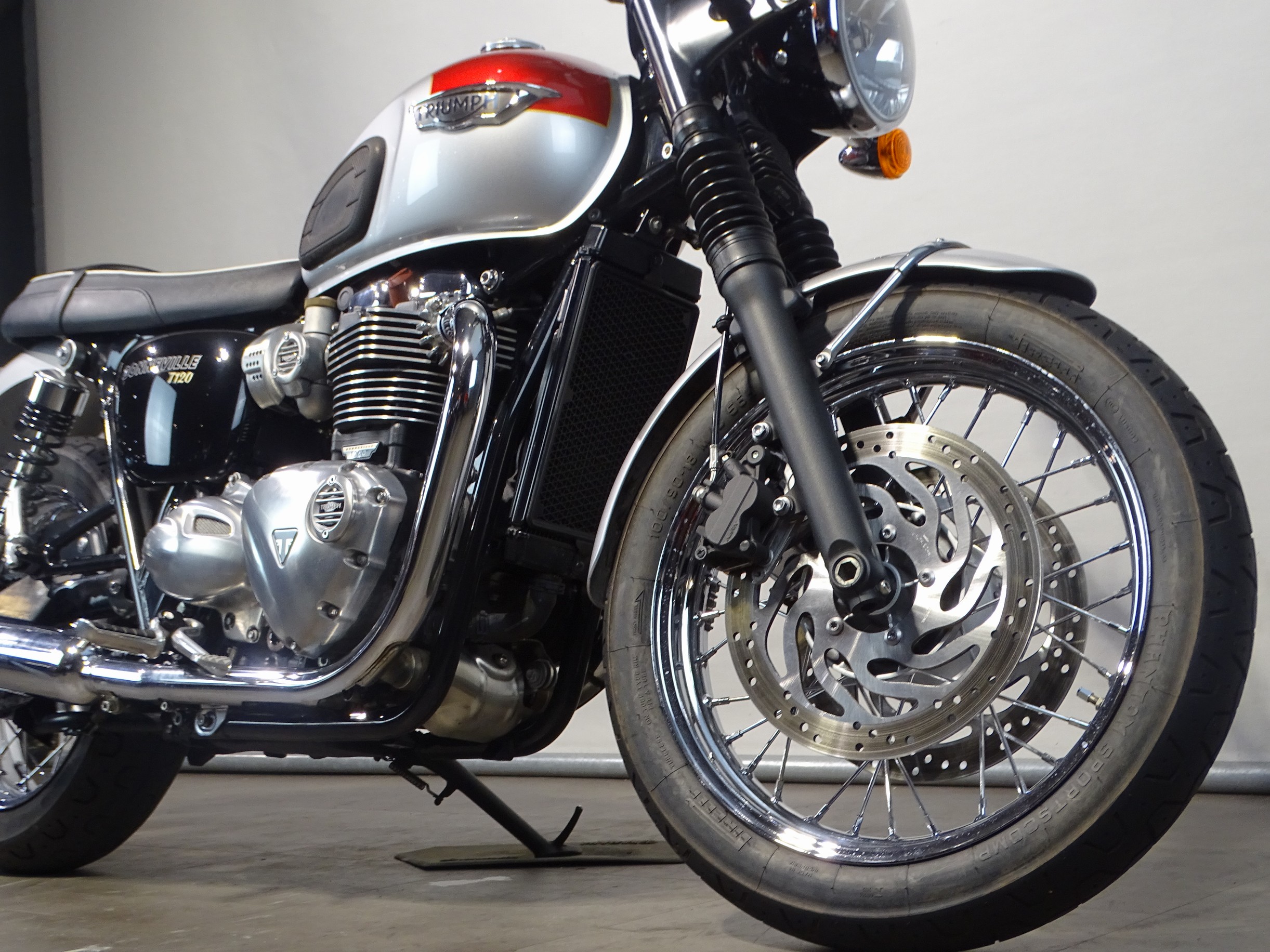 TRIUMPH BONNEVILLE T 120