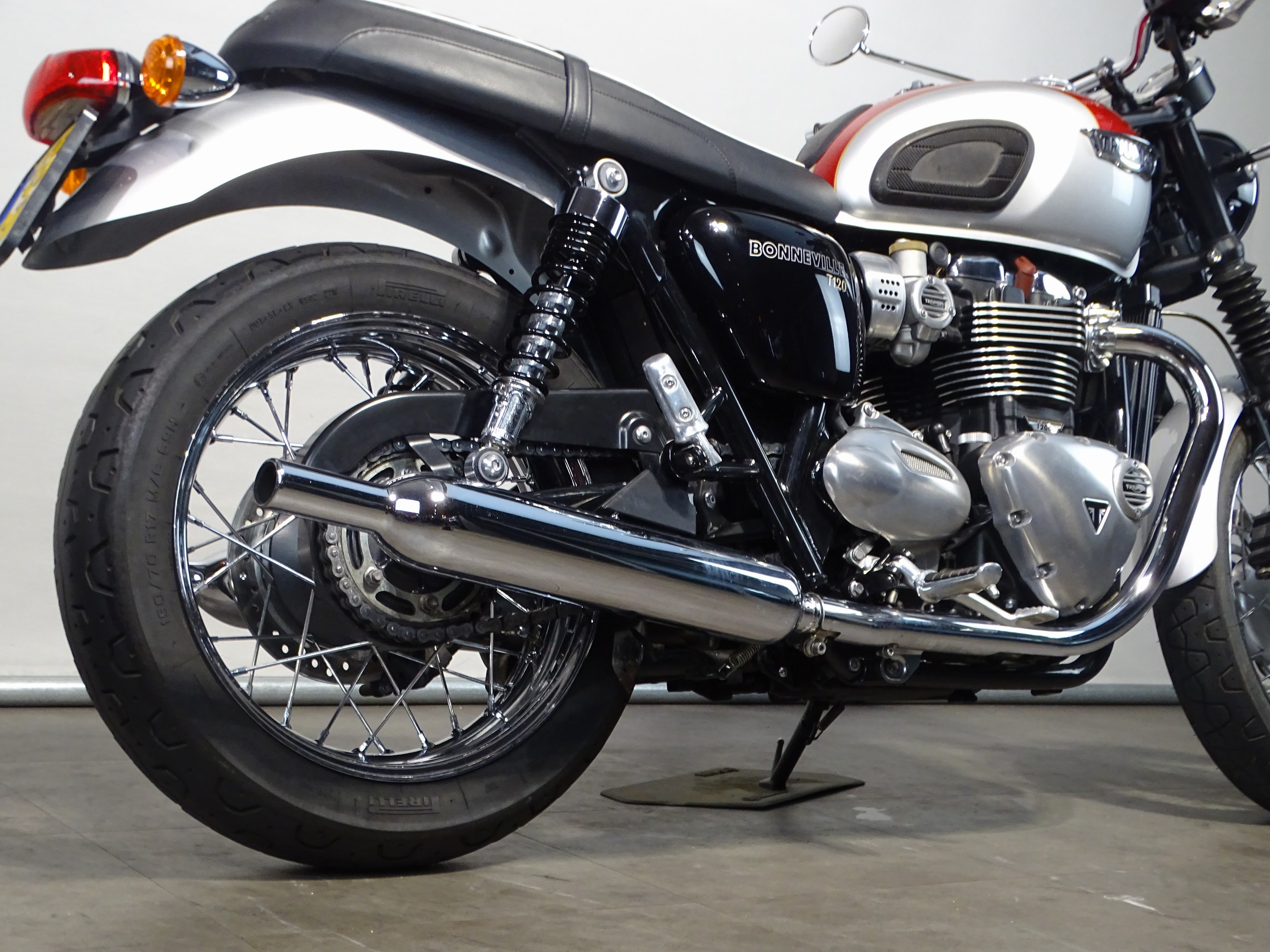 TRIUMPH BONNEVILLE T 120