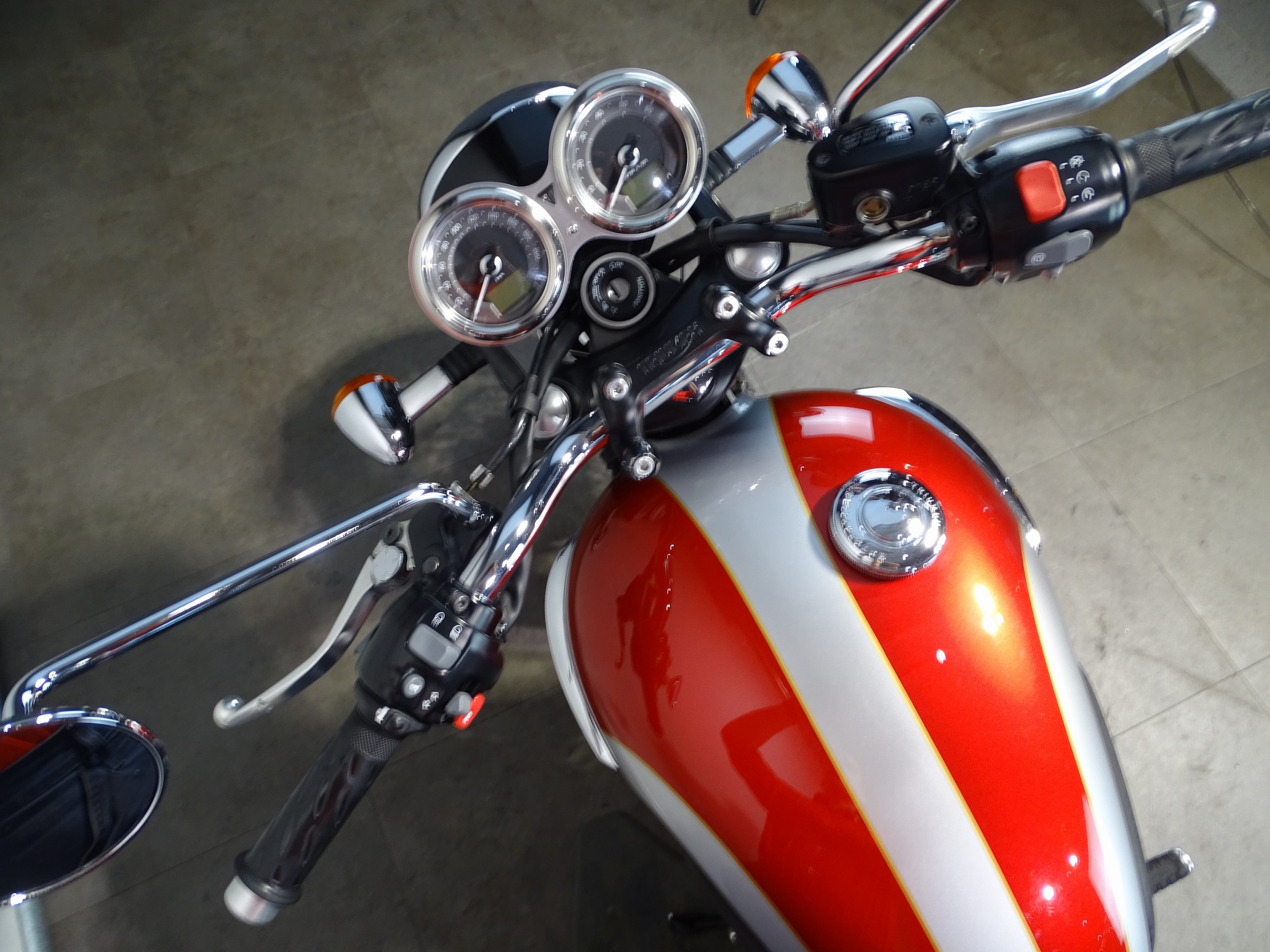TRIUMPH BONNEVILLE T 120