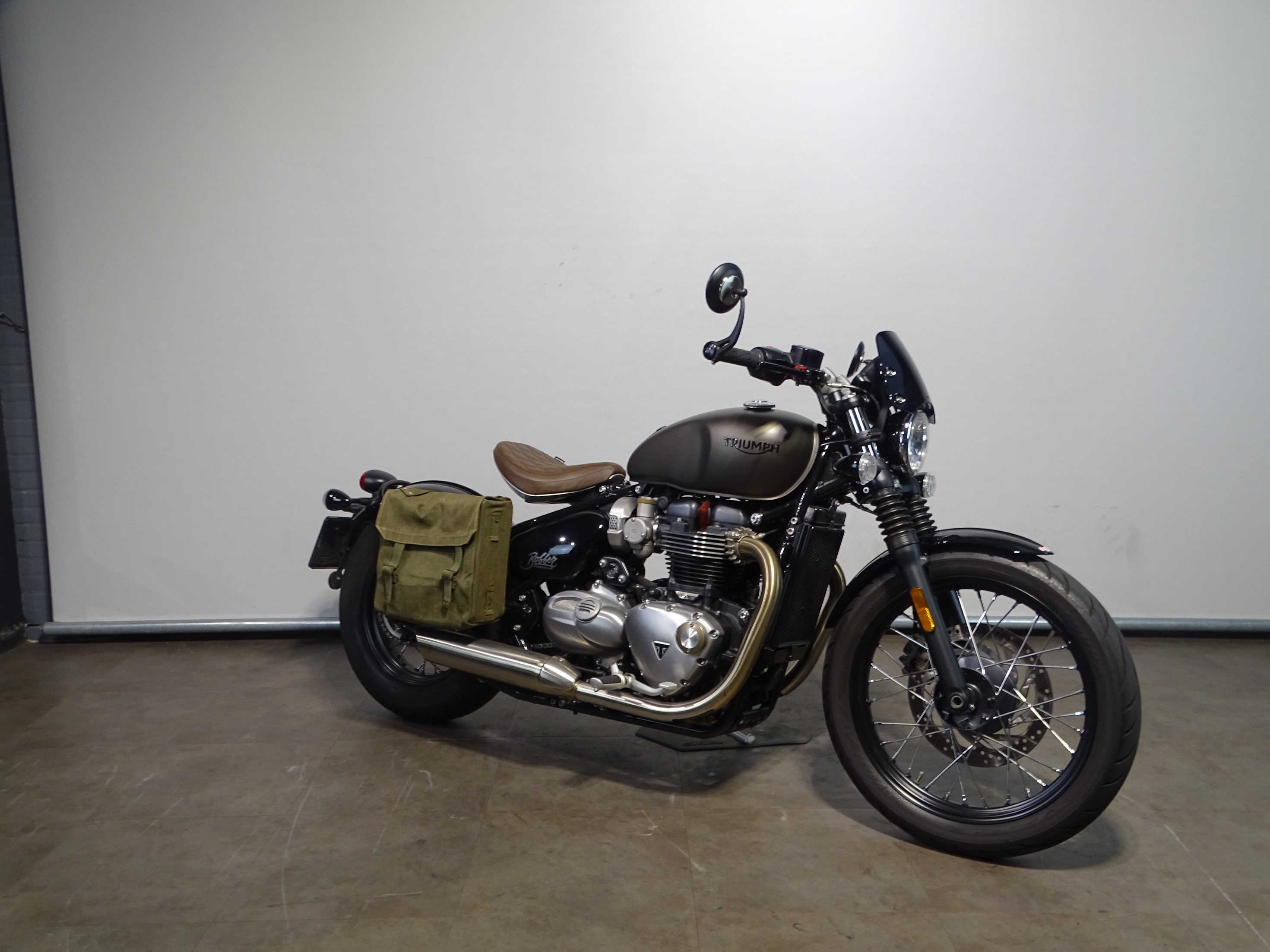 TRIUMPH BONNEVILLE BOBBER