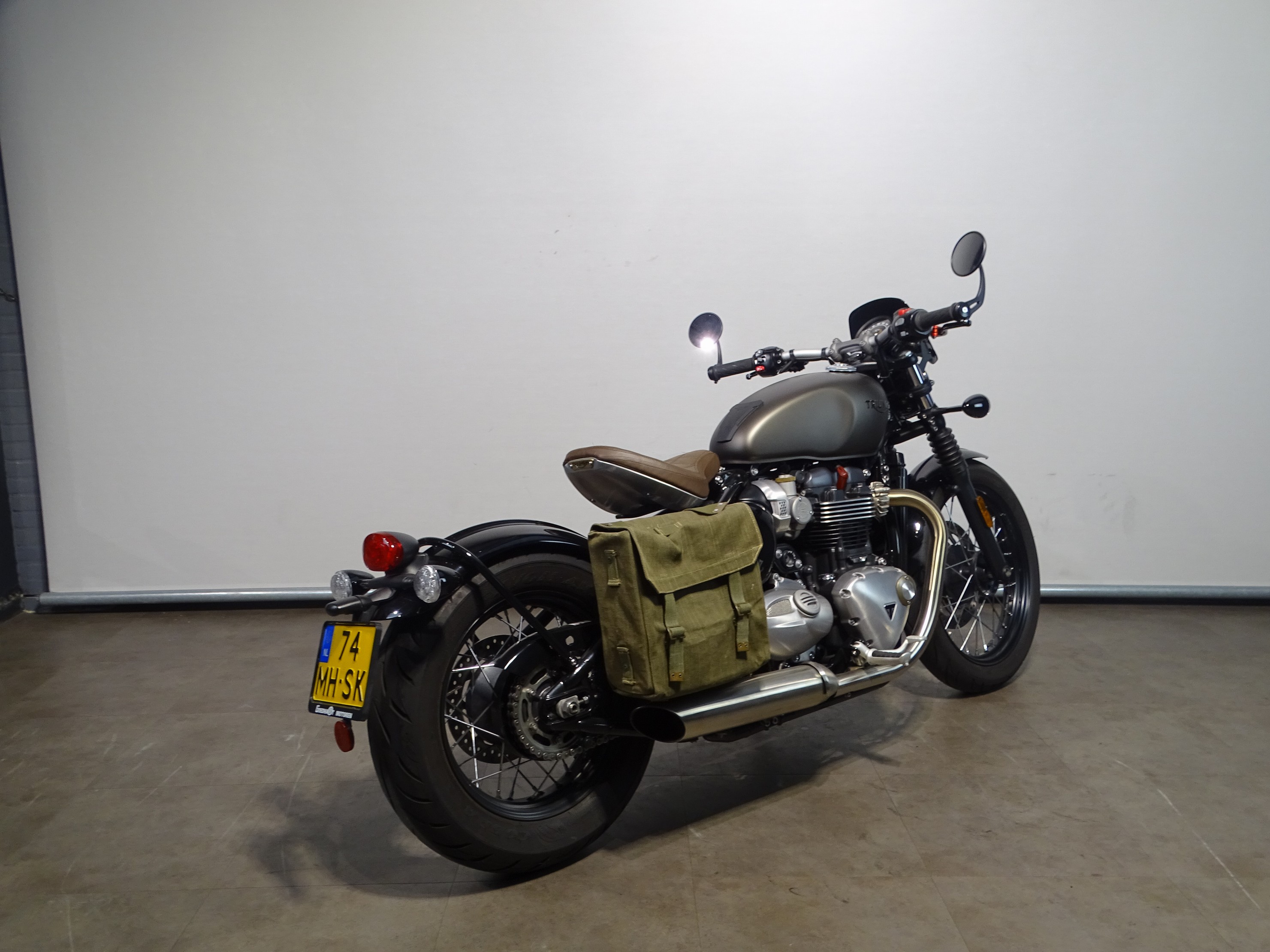 TRIUMPH BONNEVILLE BOBBER
