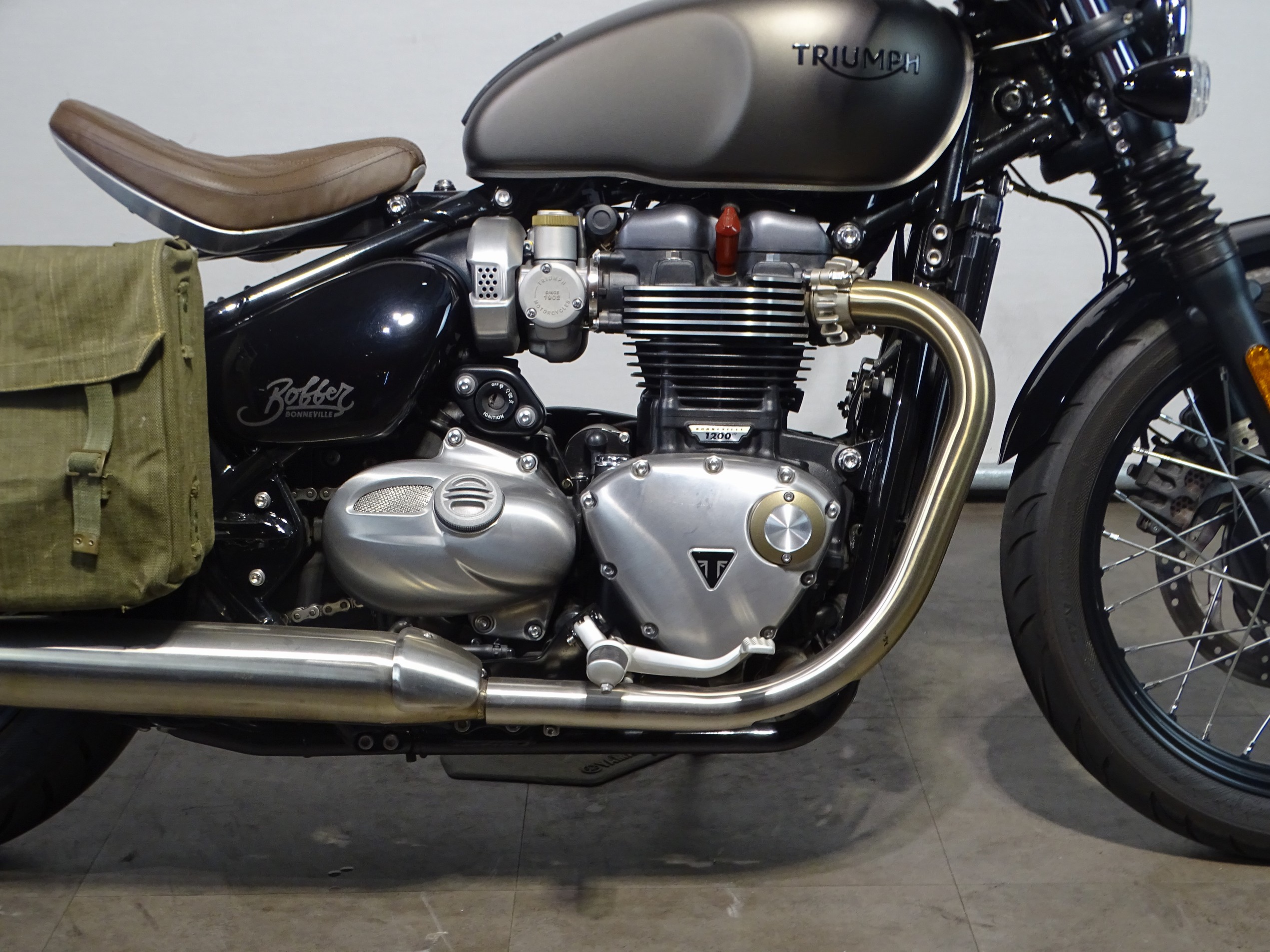 TRIUMPH BONNEVILLE BOBBER
