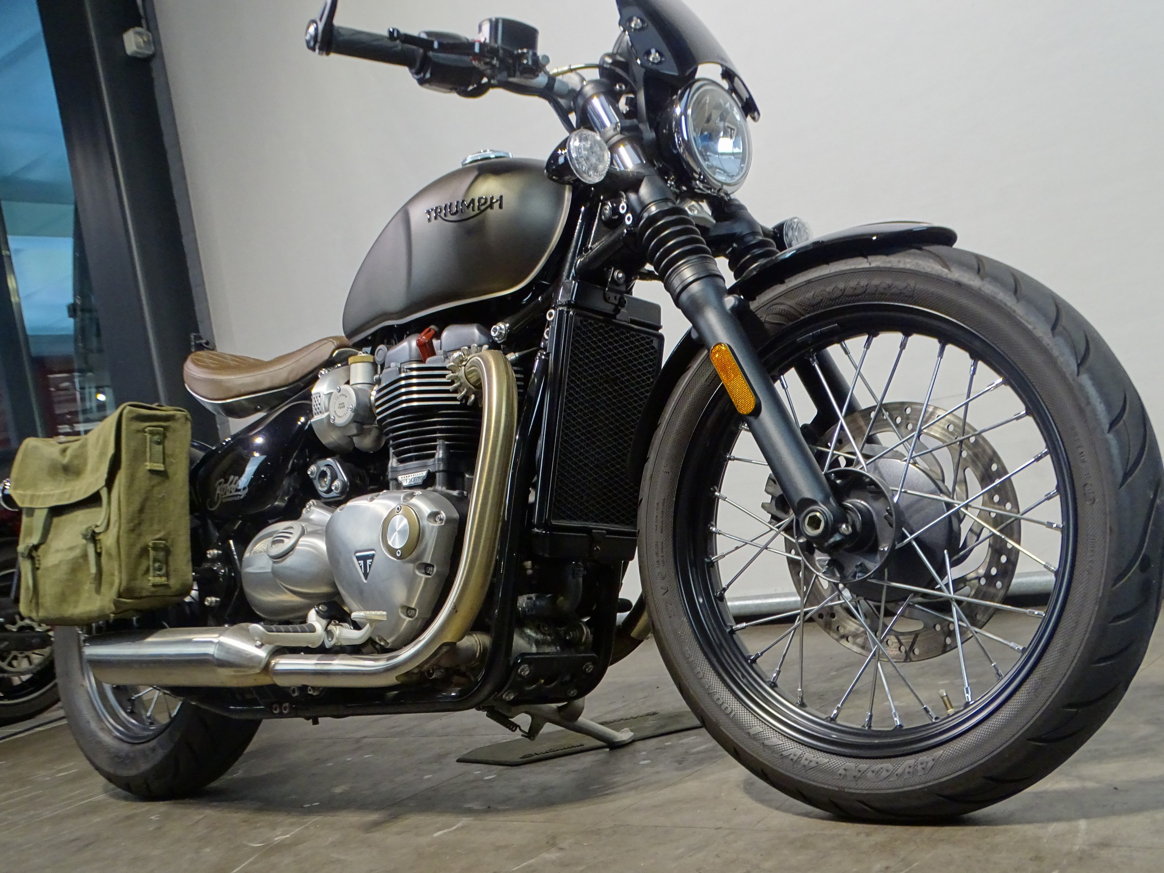 TRIUMPH BONNEVILLE BOBBER