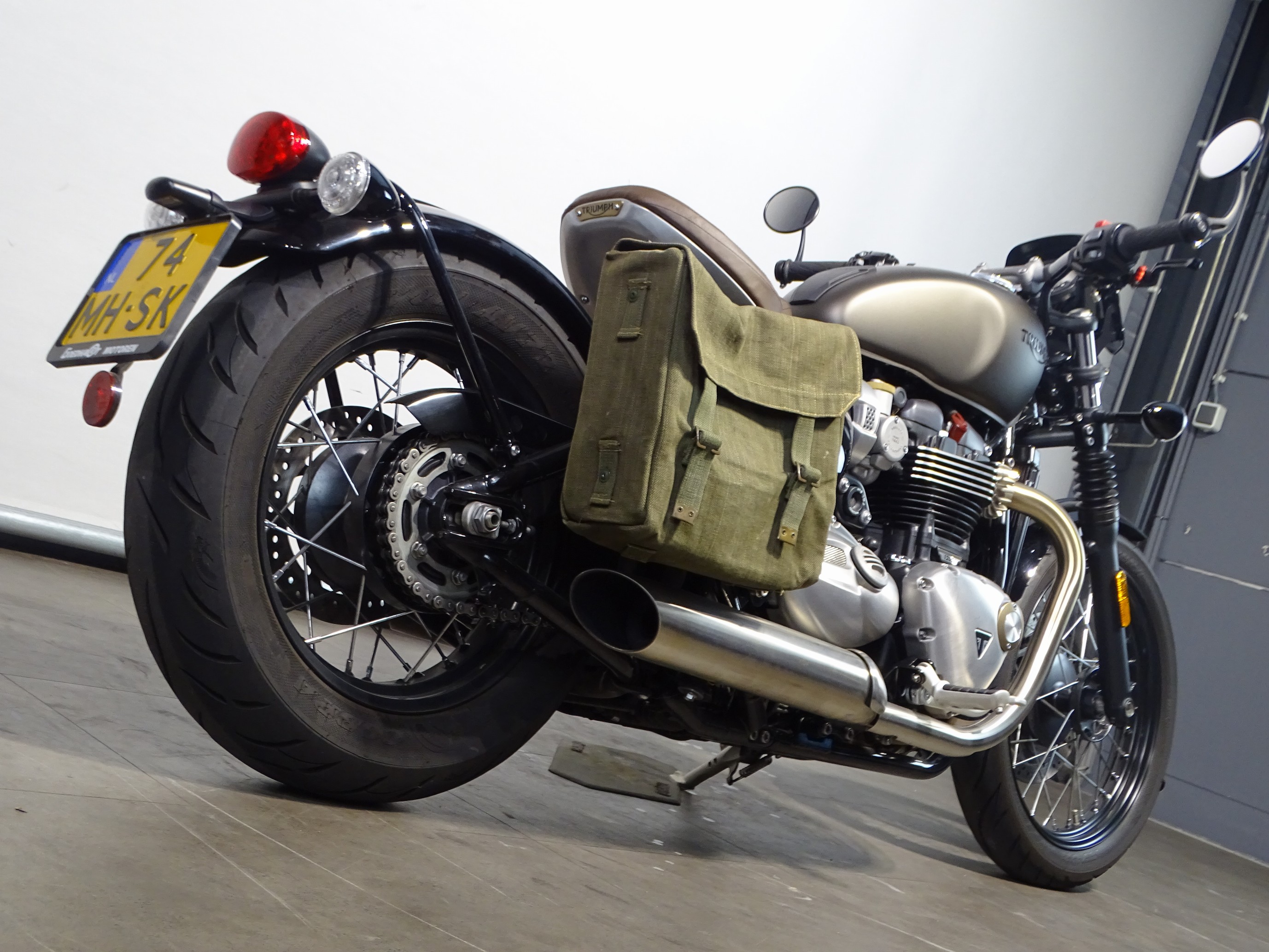 TRIUMPH BONNEVILLE BOBBER