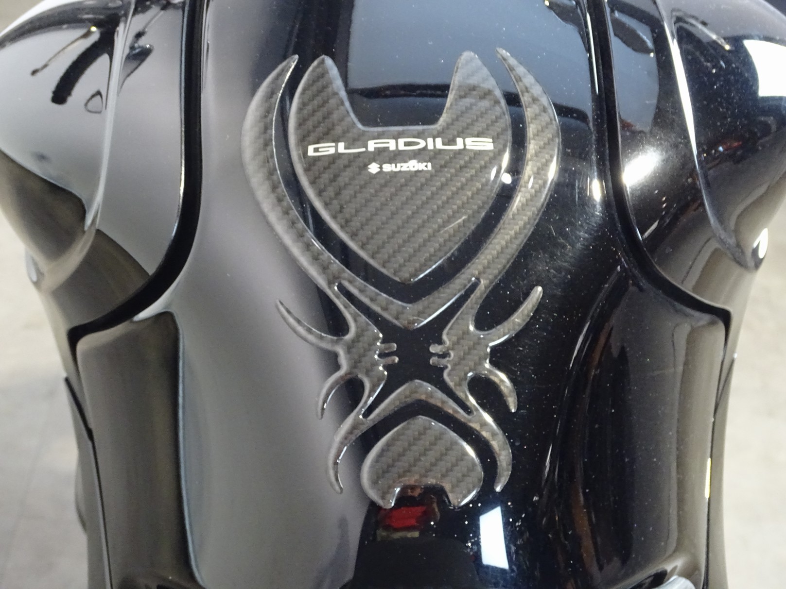 SUZUKI GLADIUS