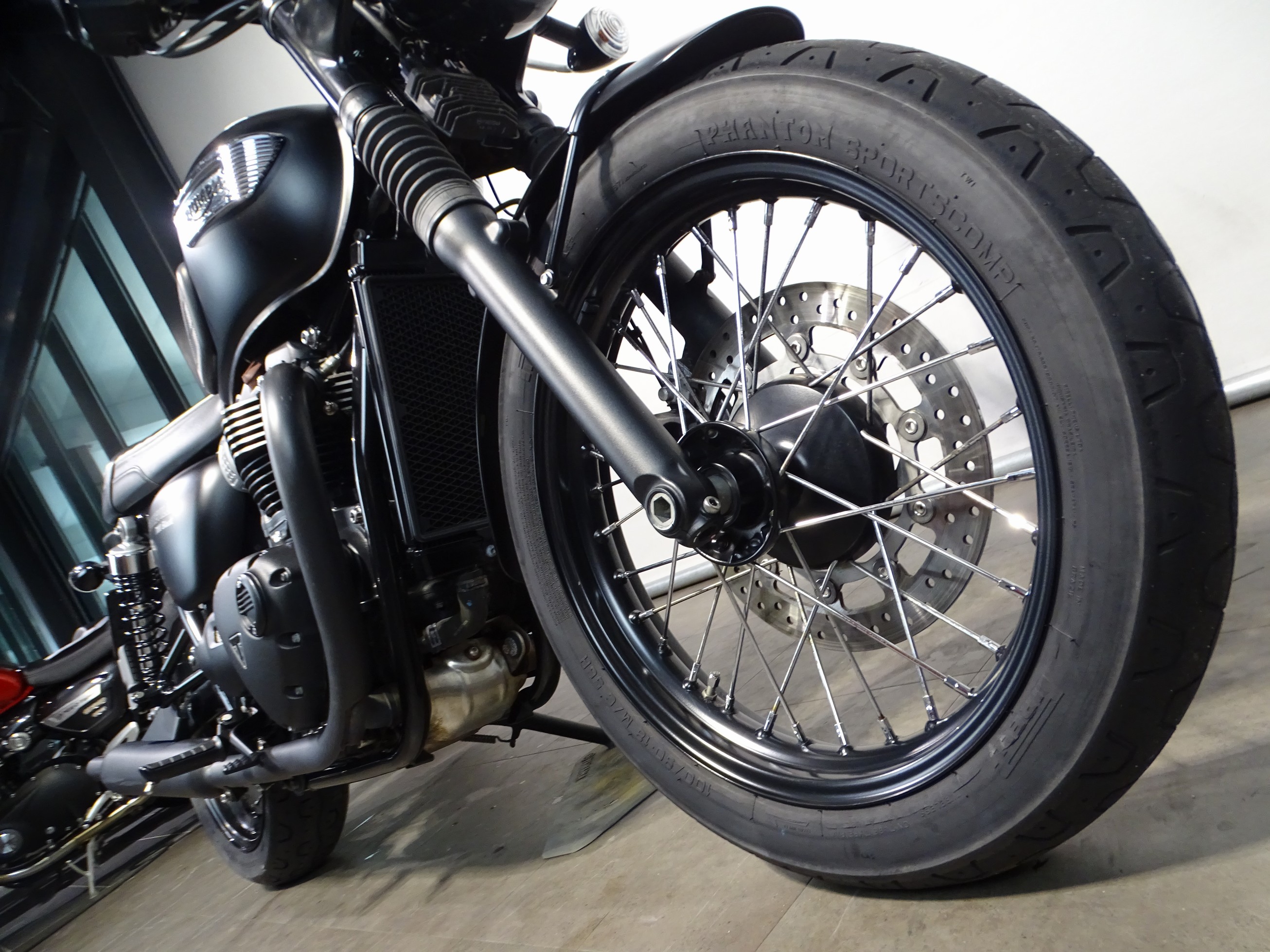 TRIUMPH BONNEVILLE T100 BLACK